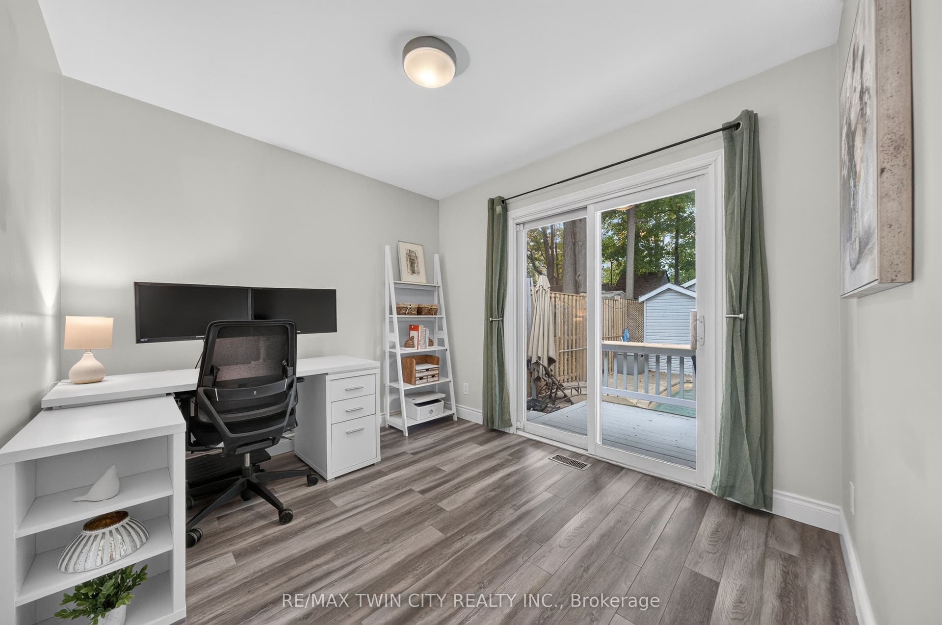 150 Coach Hill Drive, Kitchener, Waterloo ON N2E 1P4 150 Coach Hill Drive, Kitchener, Waterloo ON N2E 1P4