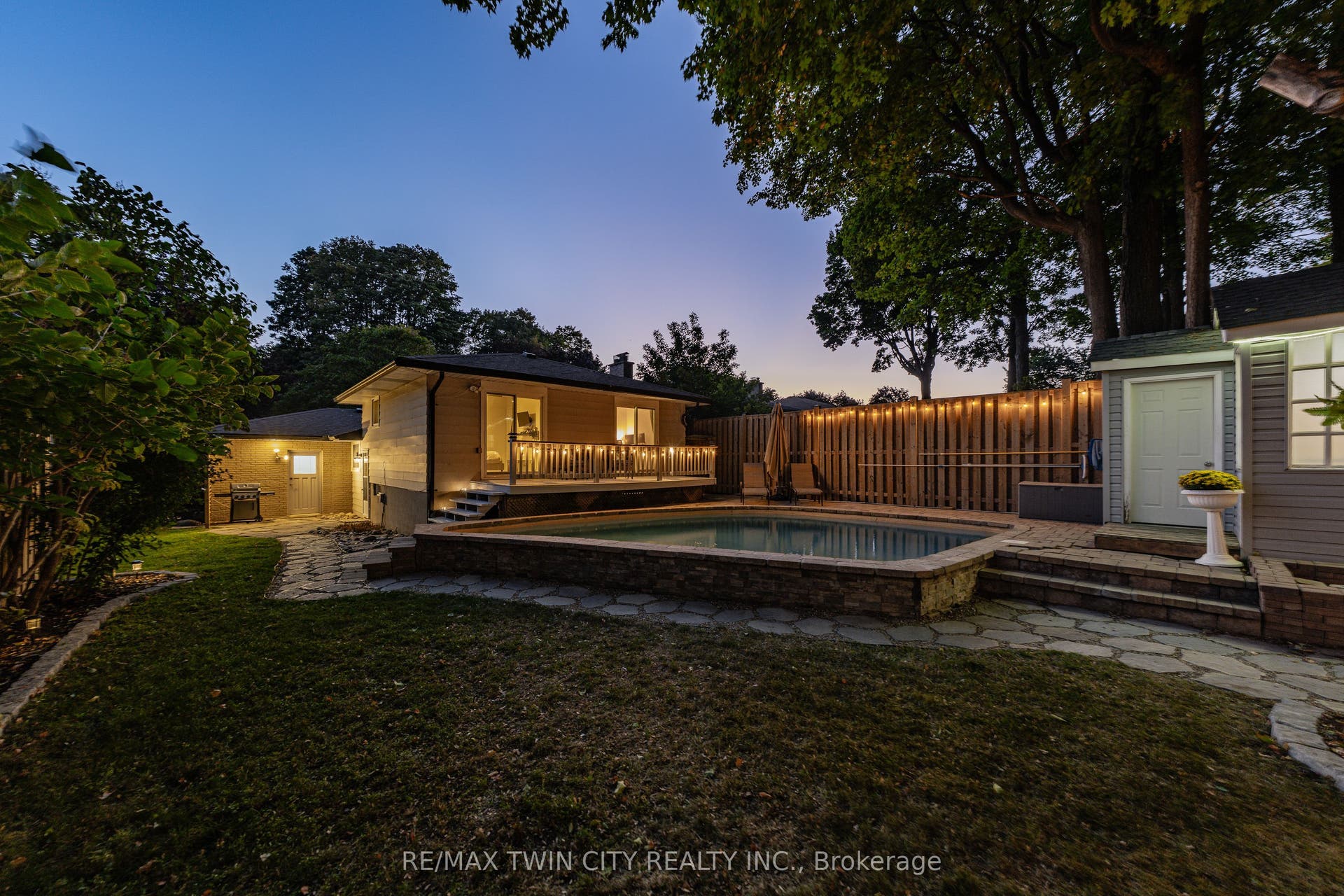 150 Coach Hill Drive, Kitchener, Waterloo ON N2E 1P4 150 Coach Hill Drive, Kitchener, Waterloo ON N2E 1P4