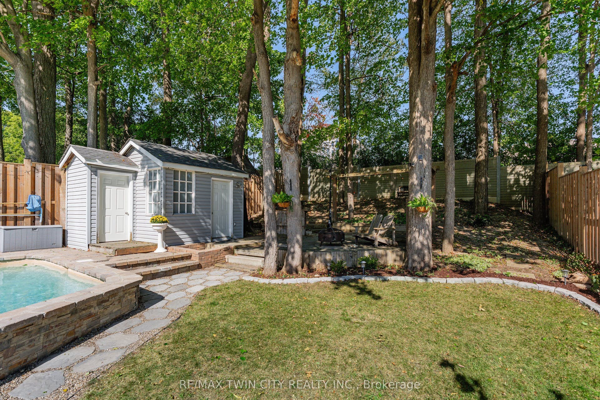 150 Coach Hill Drive, Kitchener, Waterloo ON N2E 1P4 150 Coach Hill Drive, Kitchener, Waterloo ON N2E 1P4