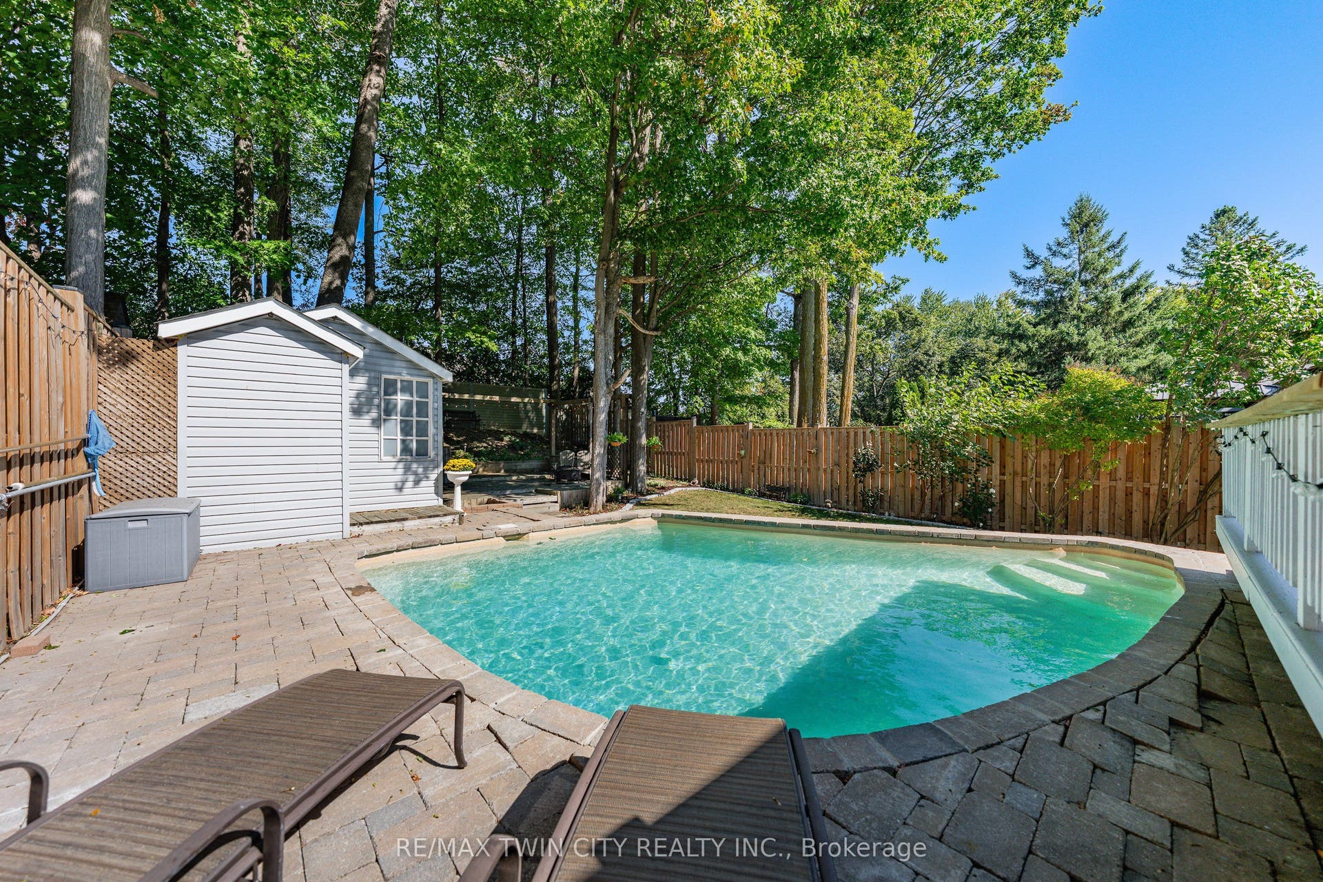 150 Coach Hill Drive, Kitchener, Waterloo ON N2E 1P4 150 Coach Hill Drive, Kitchener, Waterloo ON N2E 1P4
