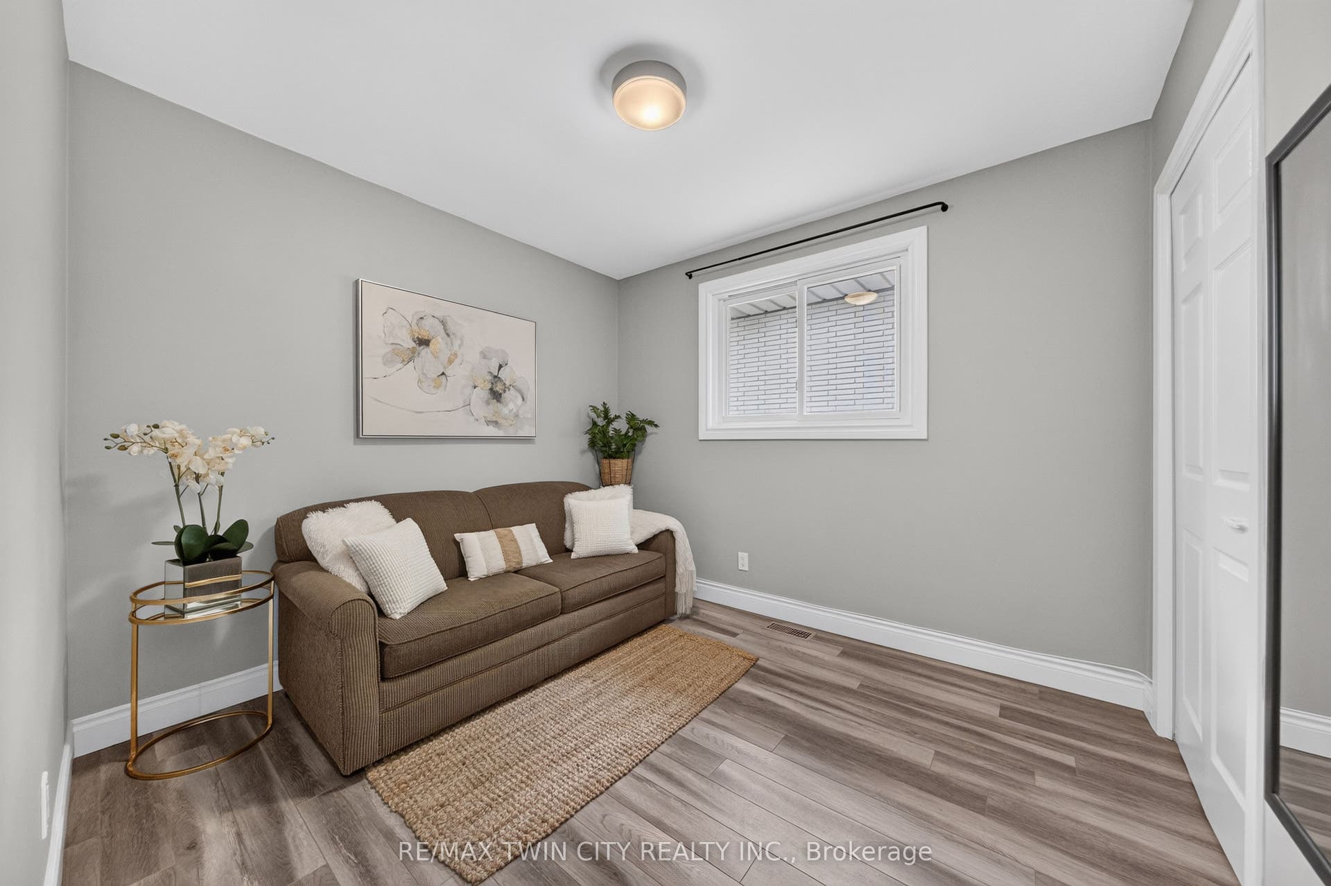 150 Coach Hill Drive, Kitchener, Waterloo ON N2E 1P4 150 Coach Hill Drive, Kitchener, Waterloo ON N2E 1P4
