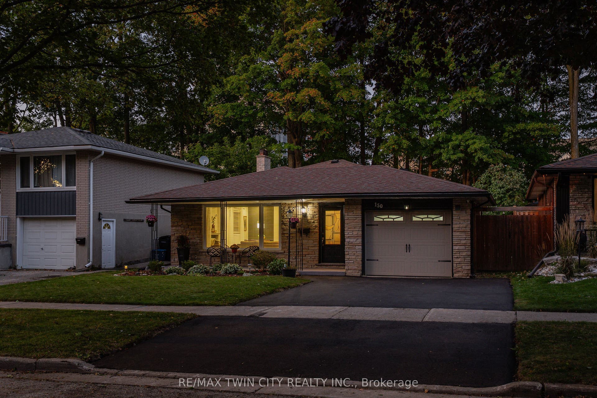 150 Coach Hill Drive, Kitchener, Waterloo ON N2E 1P4 150 Coach Hill Drive, Kitchener, Waterloo ON N2E 1P4