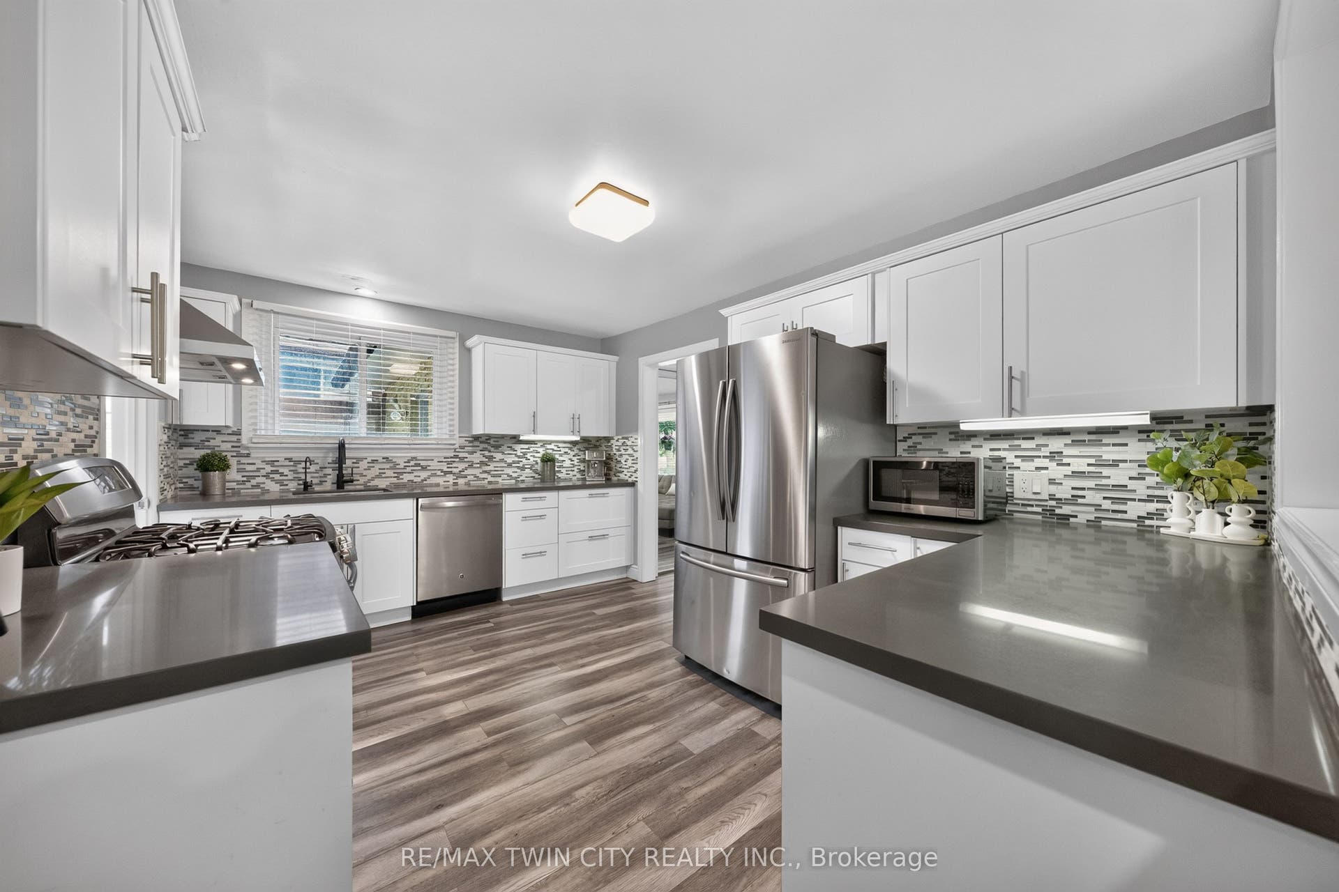 150 Coach Hill Drive, Kitchener, Waterloo ON N2E 1P4 150 Coach Hill Drive, Kitchener, Waterloo ON N2E 1P4