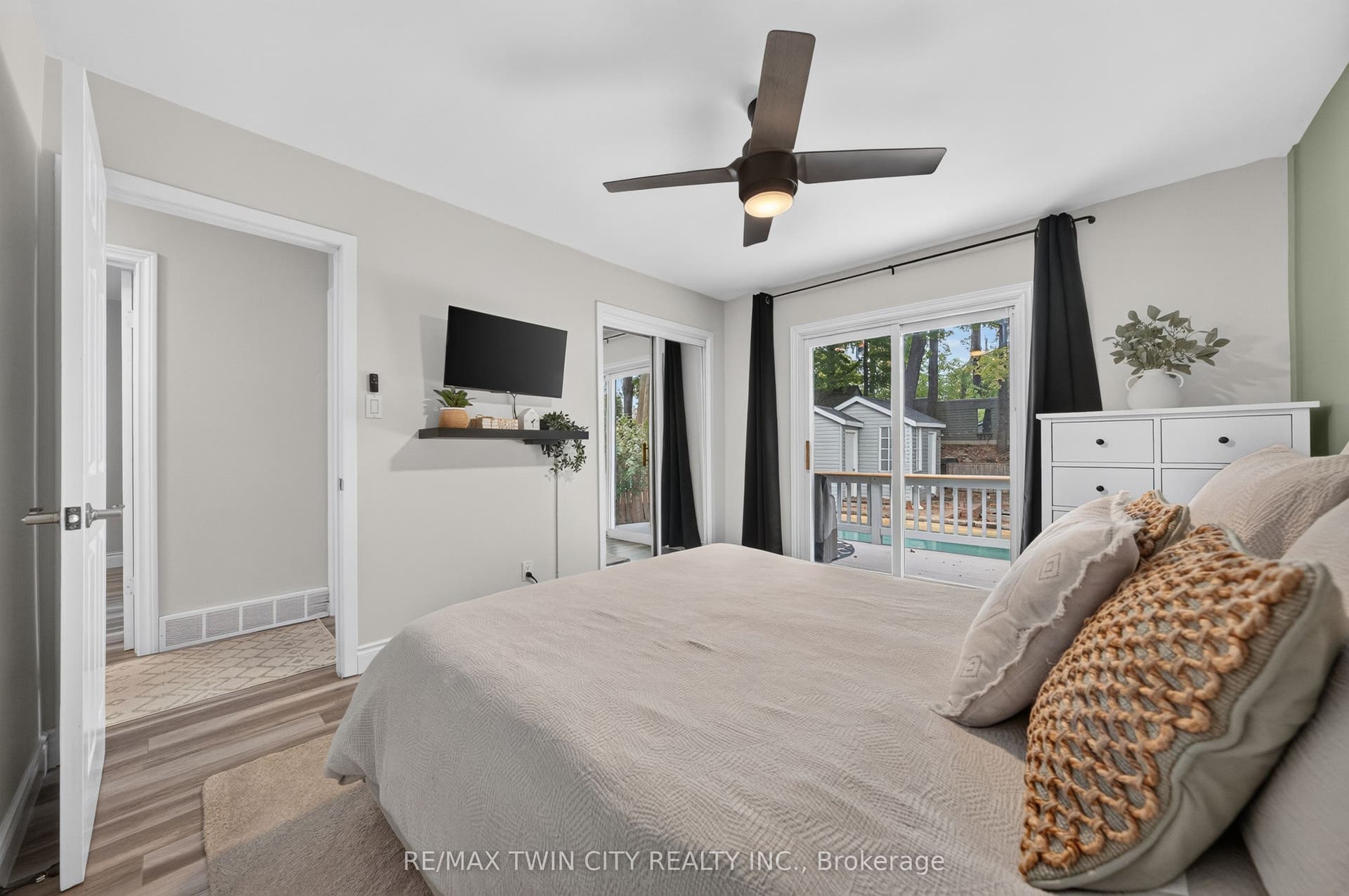 150 Coach Hill Drive, Kitchener, Waterloo ON N2E 1P4 150 Coach Hill Drive, Kitchener, Waterloo ON N2E 1P4