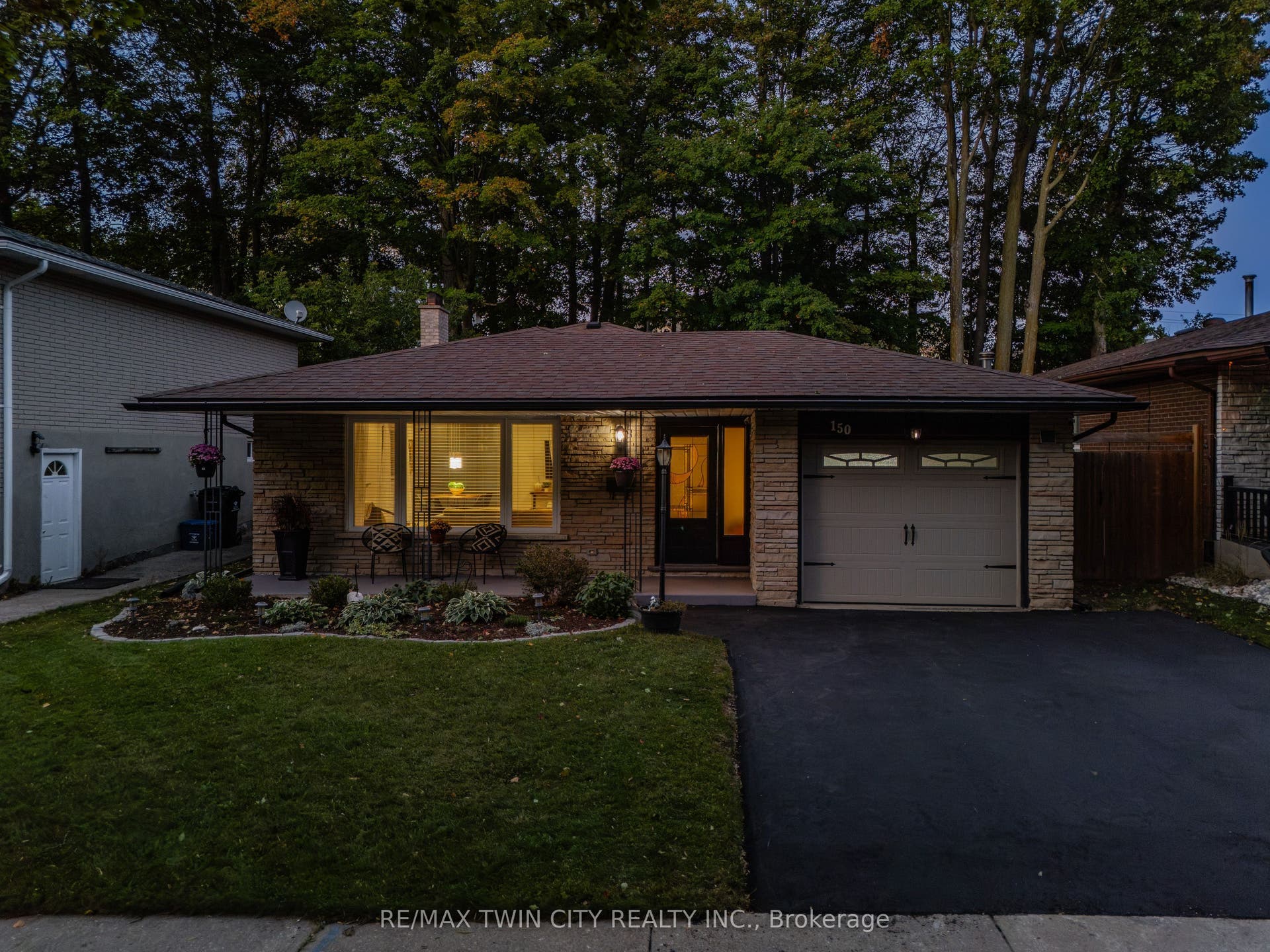 150 Coach Hill Drive, Kitchener, Waterloo ON N2E 1P4 150 Coach Hill Drive, Kitchener, Waterloo ON N2E 1P4