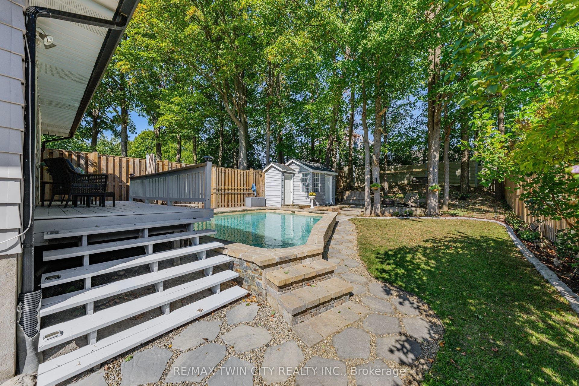 150 Coach Hill Drive, Kitchener, Waterloo ON N2E 1P4 150 Coach Hill Drive, Kitchener, Waterloo ON N2E 1P4