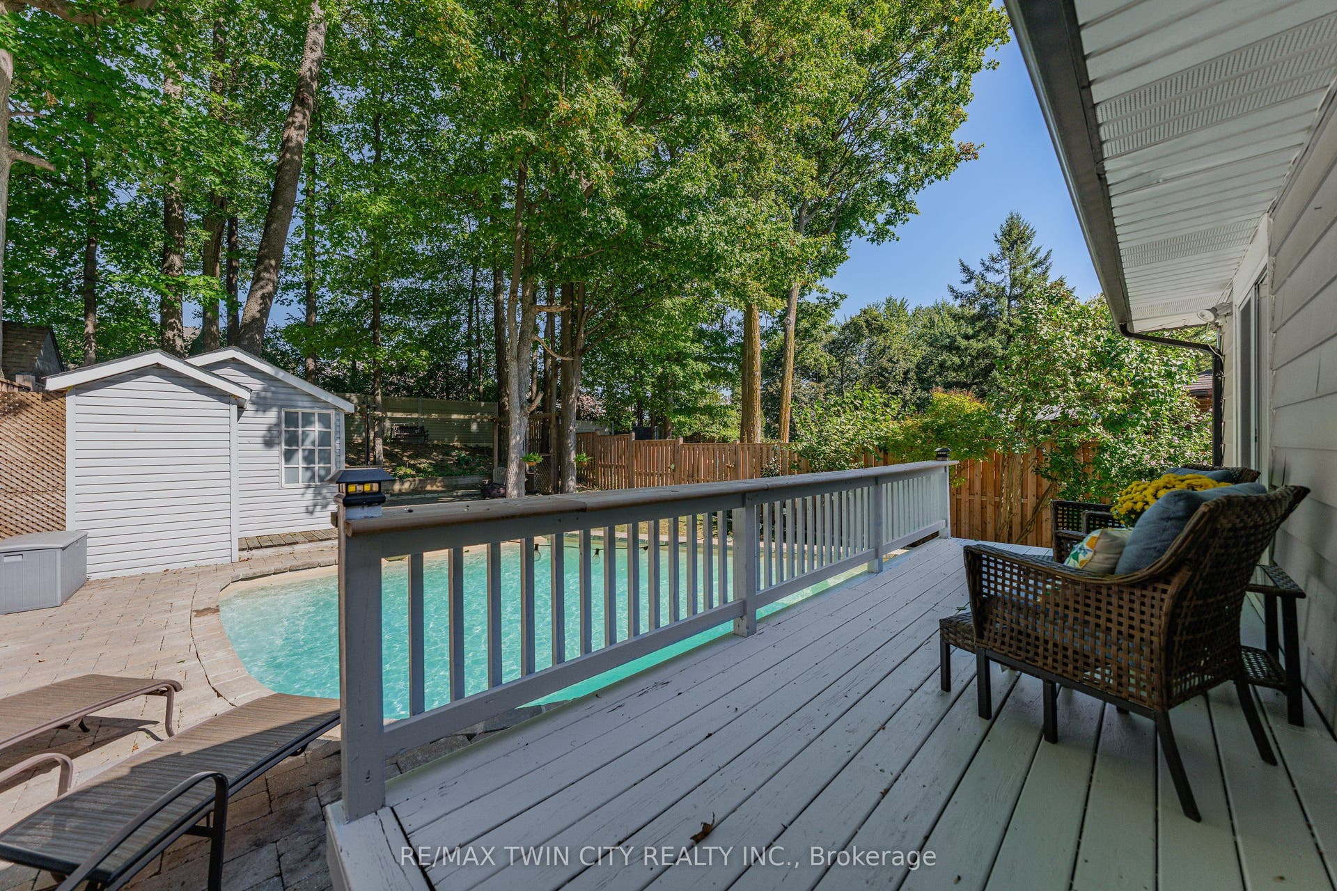 150 Coach Hill Drive, Kitchener, Waterloo ON N2E 1P4 150 Coach Hill Drive, Kitchener, Waterloo ON N2E 1P4