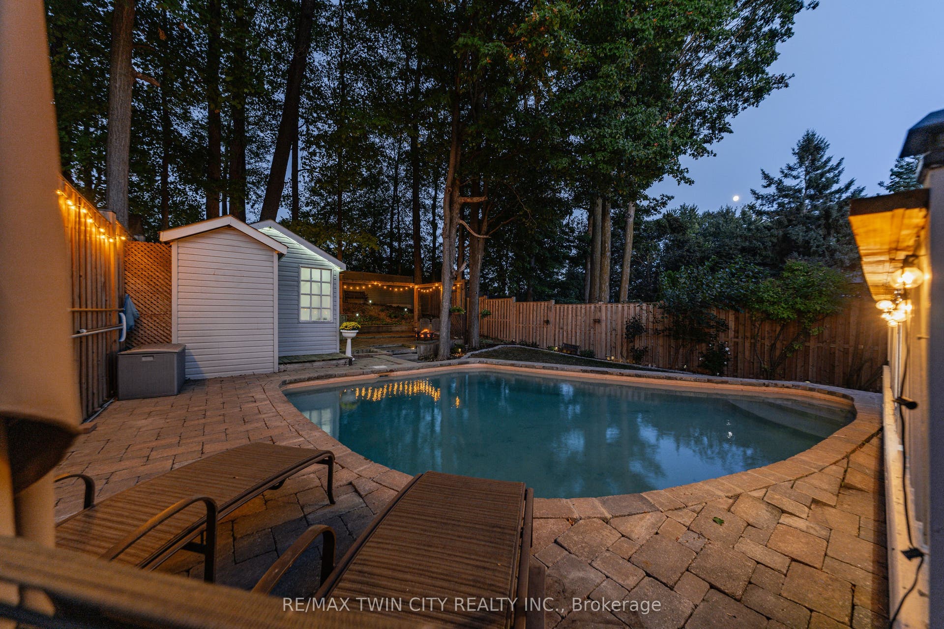 150 Coach Hill Drive, Kitchener, Waterloo ON N2E 1P4 150 Coach Hill Drive, Kitchener, Waterloo ON N2E 1P4
