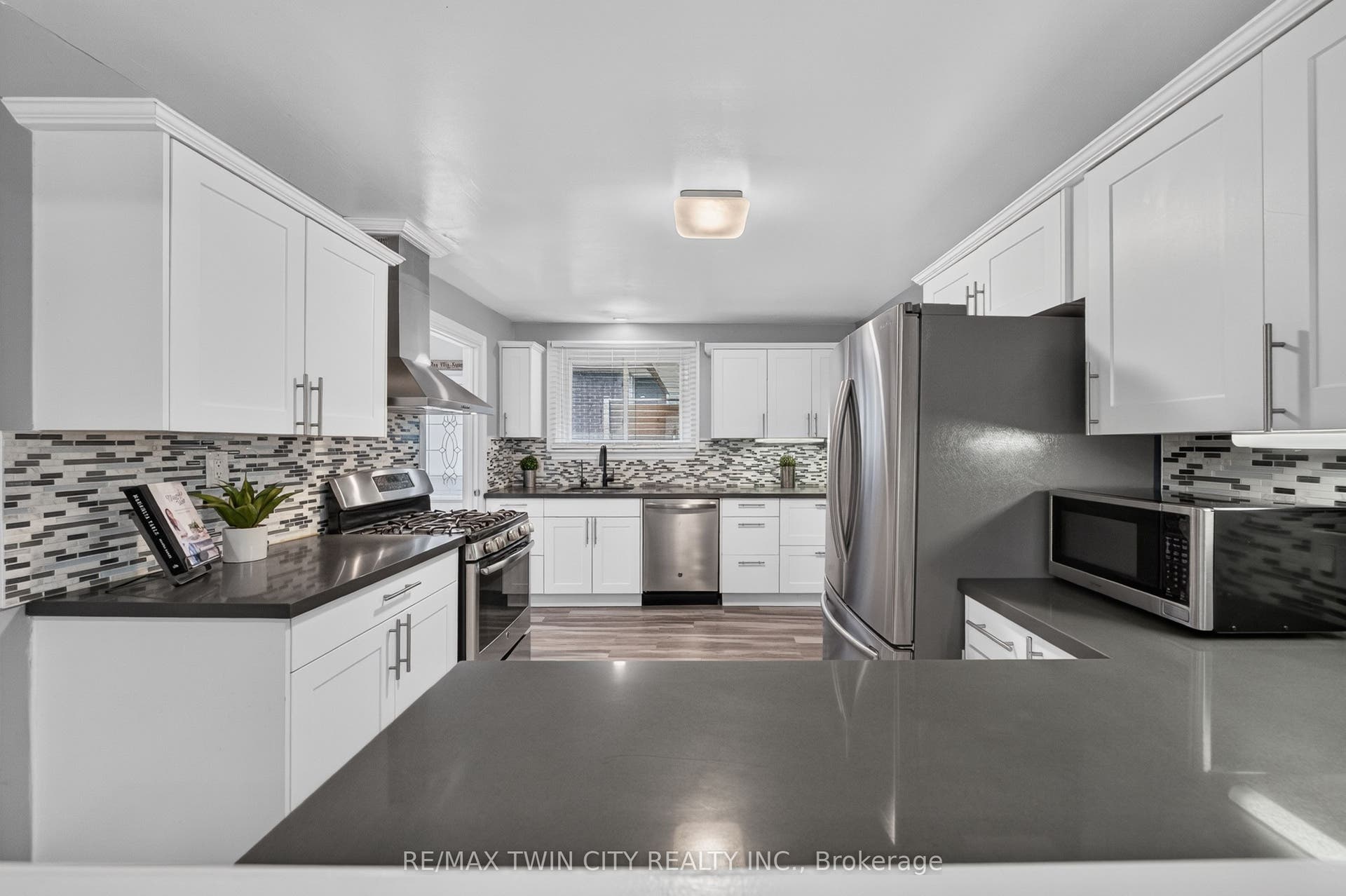 150 Coach Hill Drive, Kitchener, Waterloo ON N2E 1P4 150 Coach Hill Drive, Kitchener, Waterloo ON N2E 1P4
