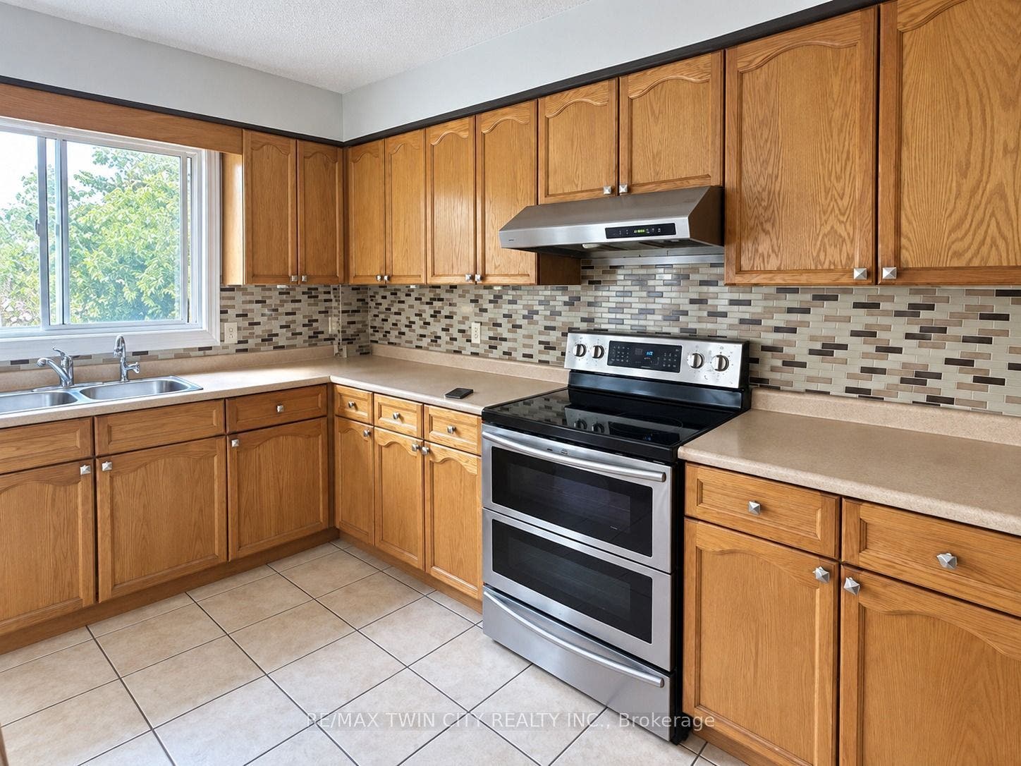 920 Marl Meadow Court, Kitchener, Waterloo ON N2R 1L4 920 Marl Meadow Court, Kitchener, Waterloo ON N2R 1L4