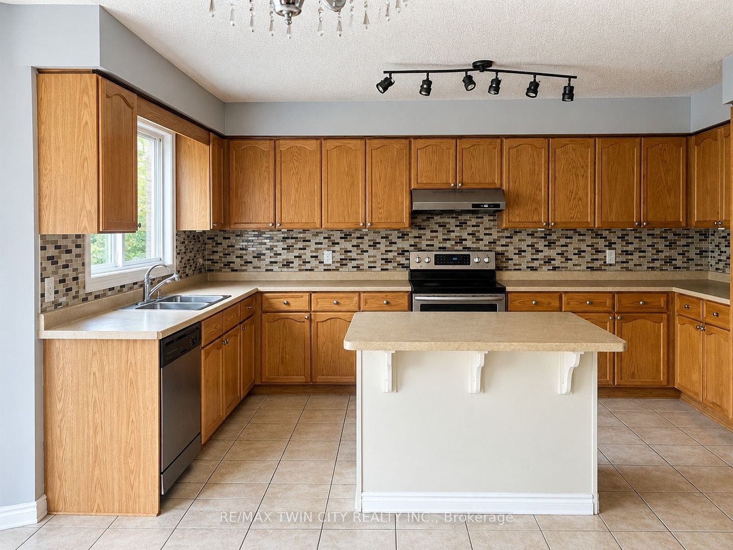 920 Marl Meadow Court, Kitchener, Waterloo ON N2R 1L4 920 Marl Meadow Court, Kitchener, Waterloo ON N2R 1L4