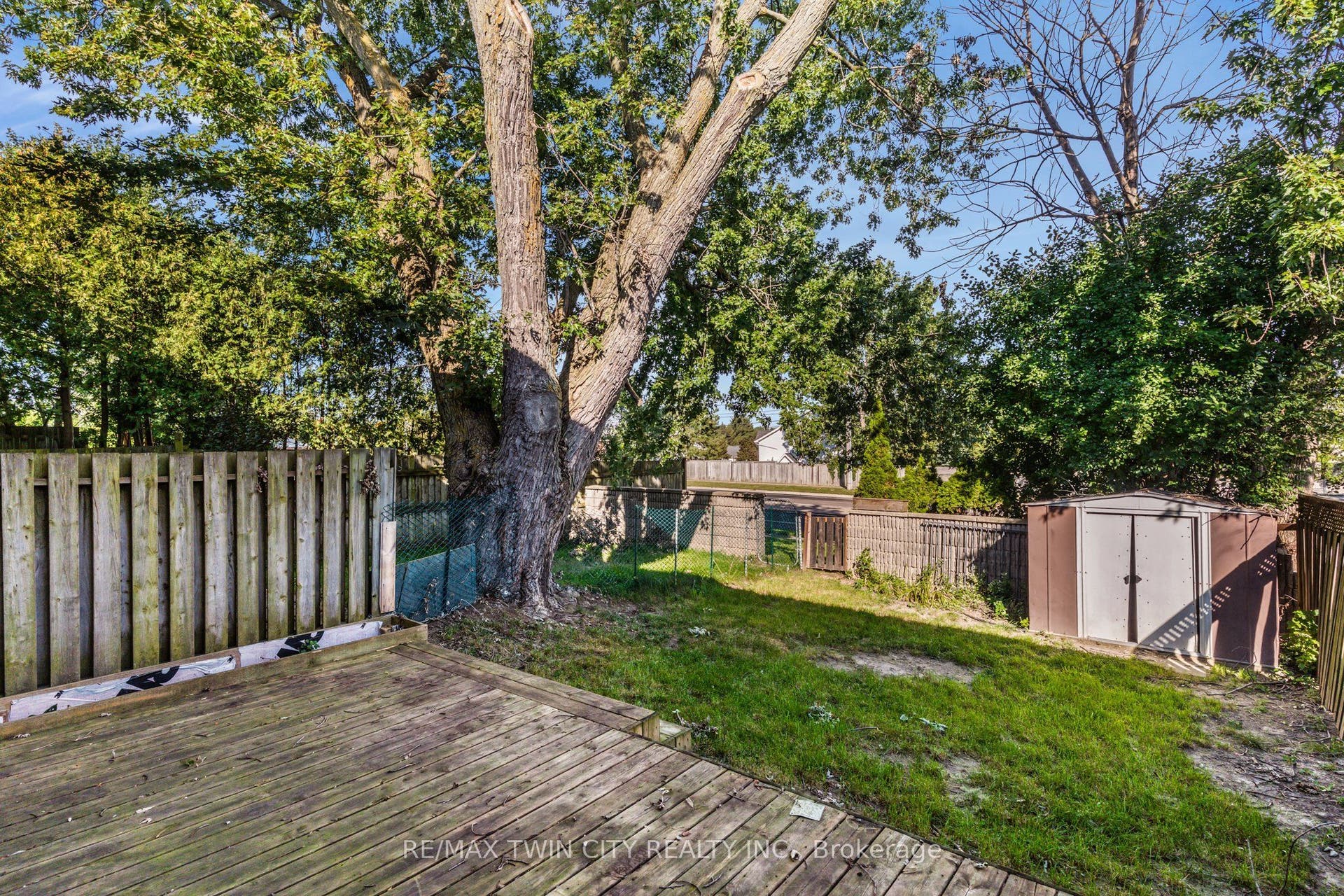 104 Ralgreen Crescent, Kitchener, Waterloo ON N2M 1T9 104 Ralgreen Crescent, Kitchener, Waterloo ON N2M 1T9
