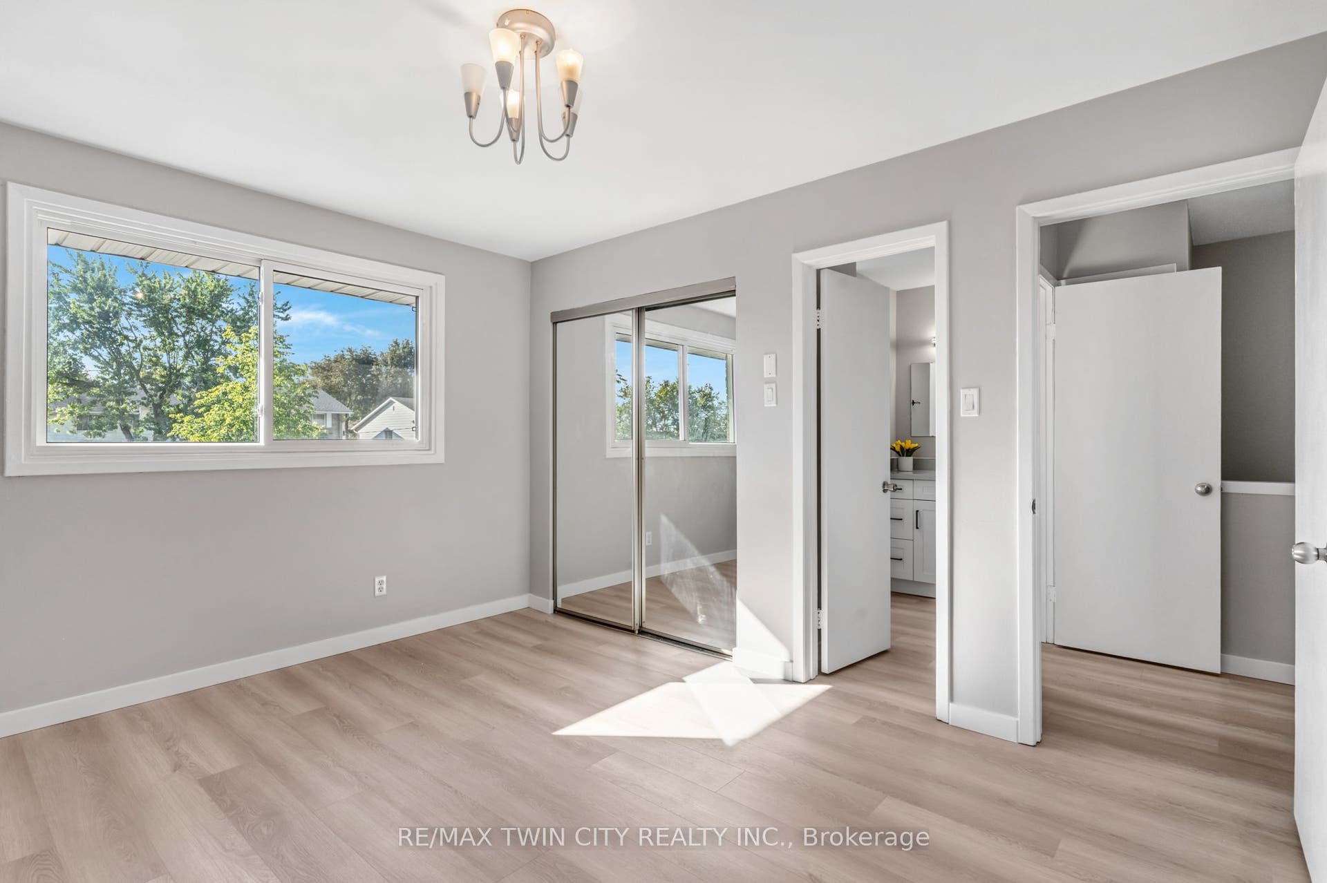 104 Ralgreen Crescent, Kitchener, Waterloo ON N2M 1T9 104 Ralgreen Crescent, Kitchener, Waterloo ON N2M 1T9