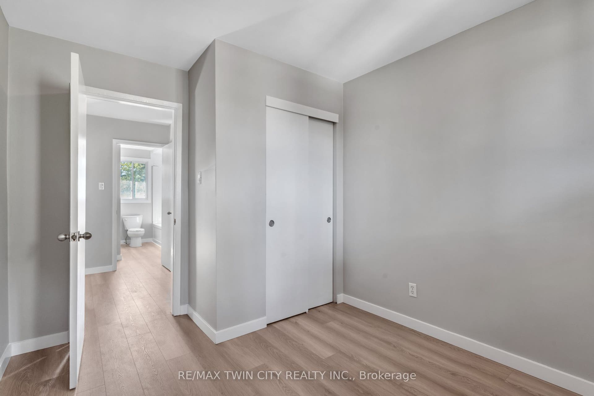 104 Ralgreen Crescent, Kitchener, Waterloo ON N2M 1T9 104 Ralgreen Crescent, Kitchener, Waterloo ON N2M 1T9