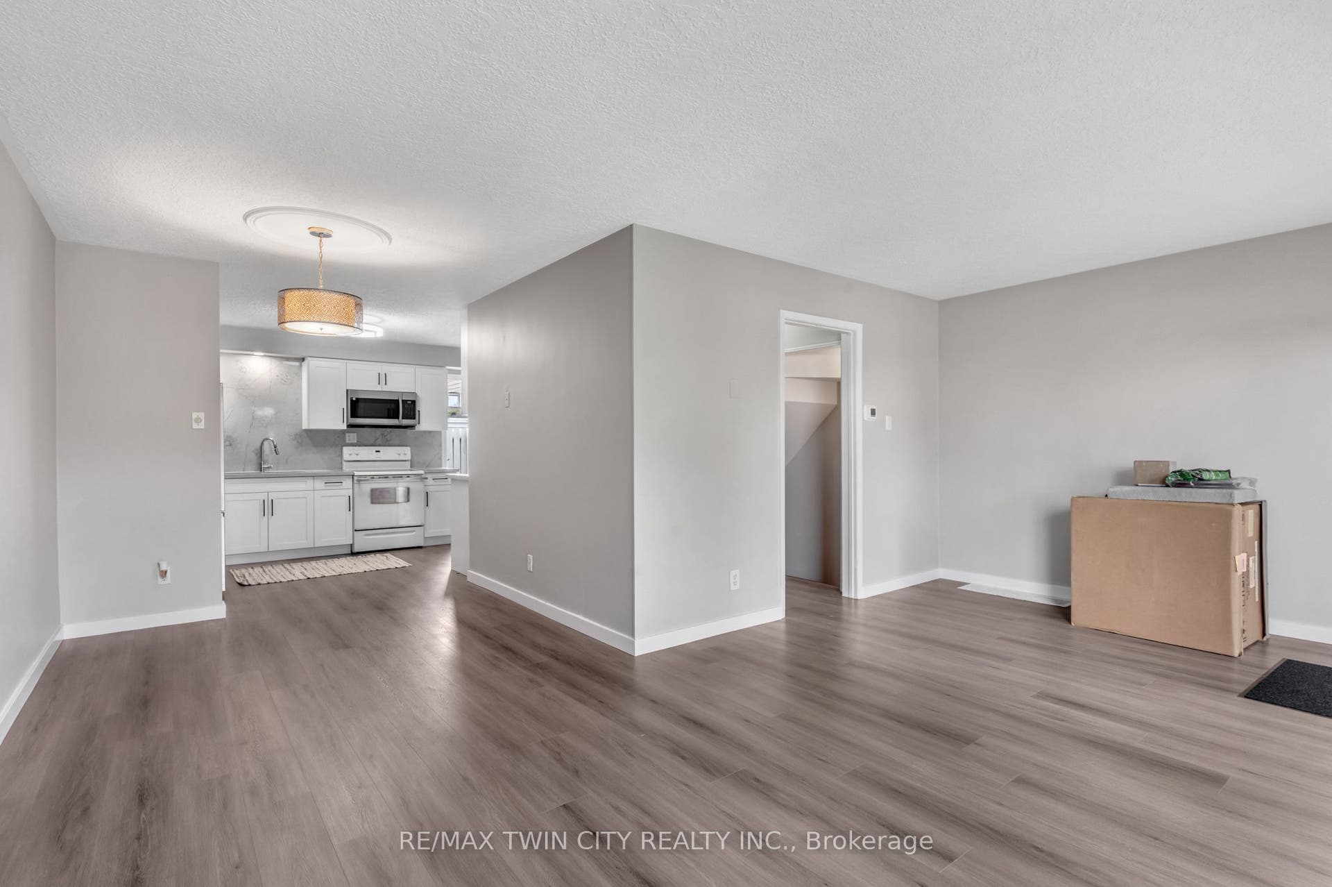 104 Ralgreen Crescent, Kitchener, Waterloo ON N2M 1T9 104 Ralgreen Crescent, Kitchener, Waterloo ON N2M 1T9