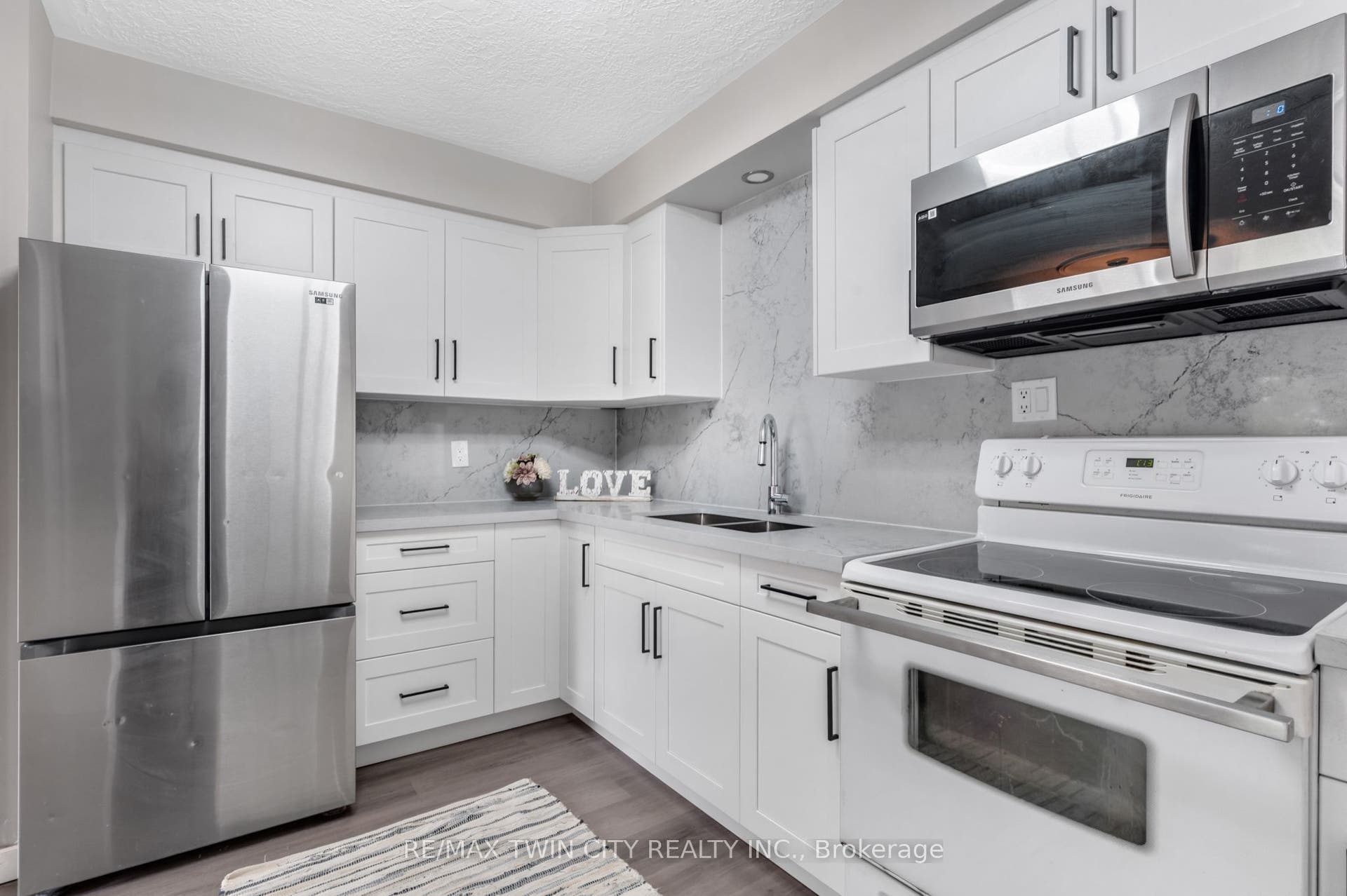 104 Ralgreen Crescent, Kitchener, Waterloo ON N2M 1T9 104 Ralgreen Crescent, Kitchener, Waterloo ON N2M 1T9