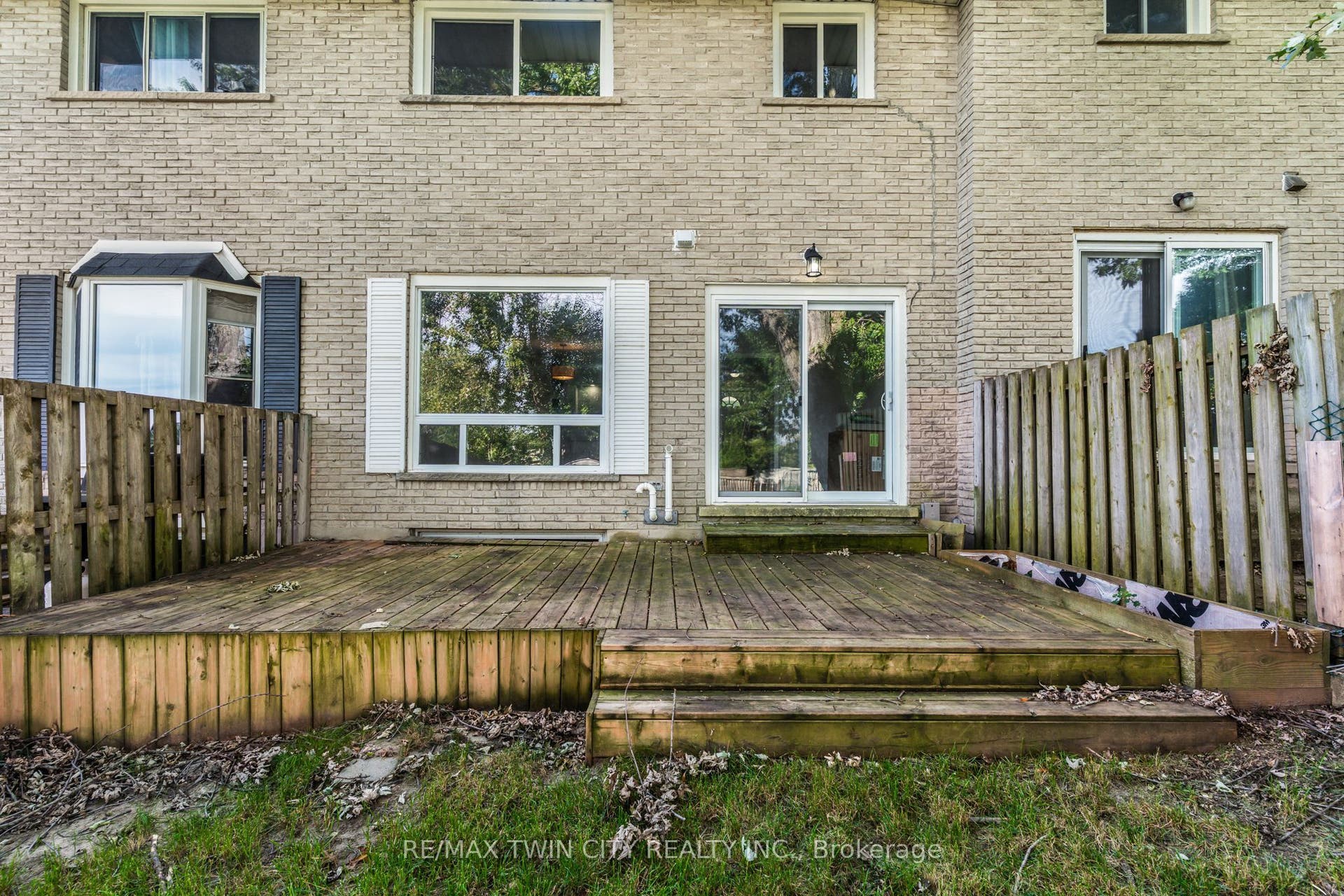 104 Ralgreen Crescent, Kitchener, Waterloo ON N2M 1T9 104 Ralgreen Crescent, Kitchener, Waterloo ON N2M 1T9