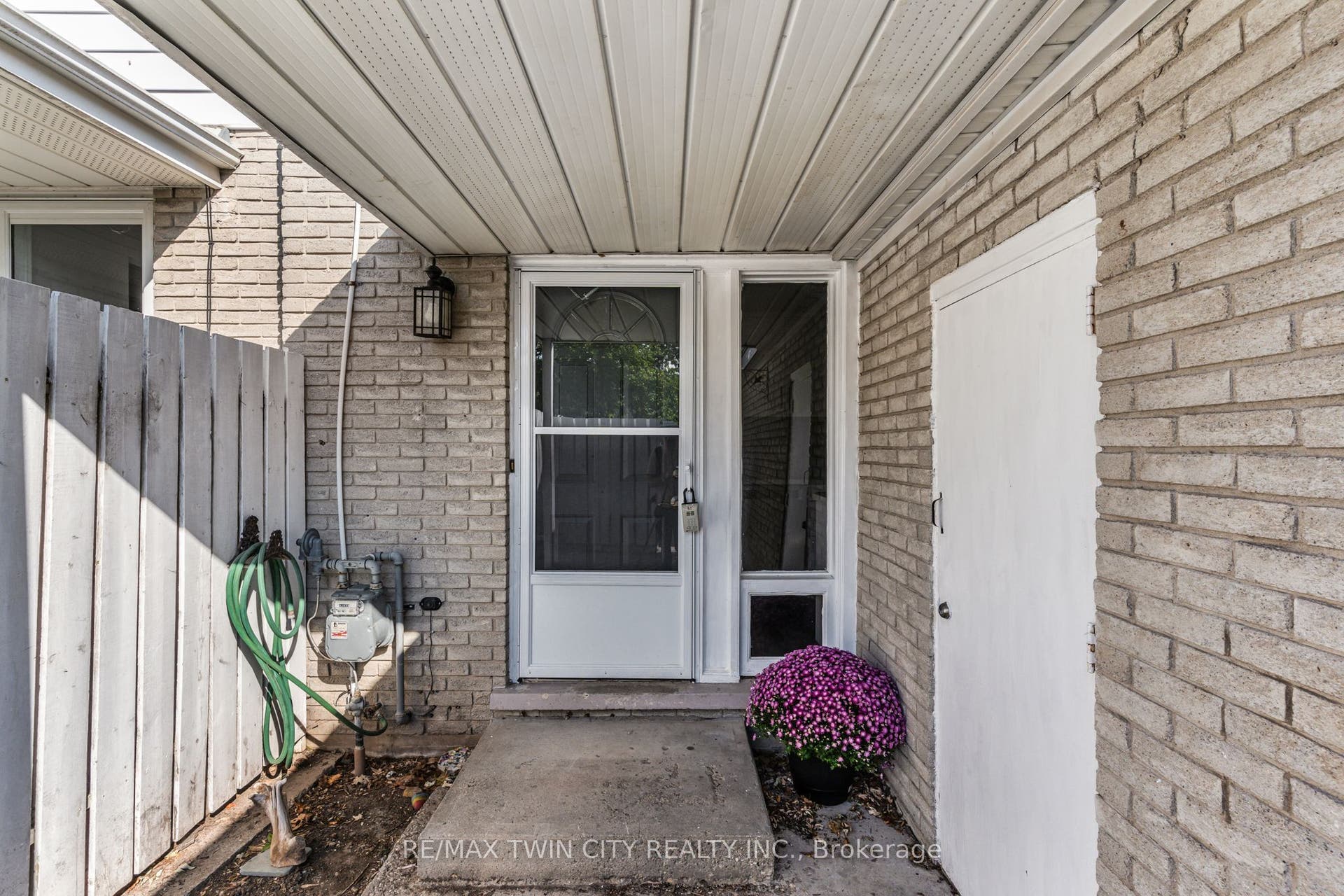 104 Ralgreen Crescent, Kitchener, Waterloo ON N2M 1T9 104 Ralgreen Crescent, Kitchener, Waterloo ON N2M 1T9