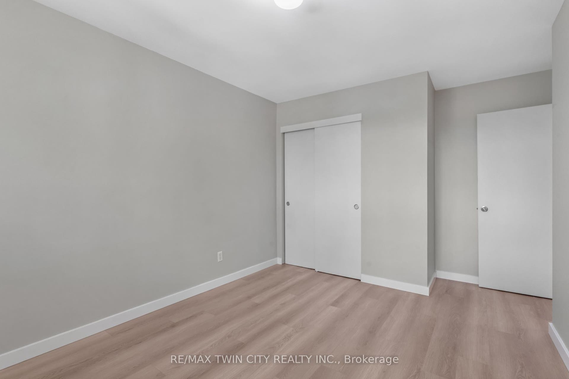 104 Ralgreen Crescent, Kitchener, Waterloo ON N2M 1T9 104 Ralgreen Crescent, Kitchener, Waterloo ON N2M 1T9