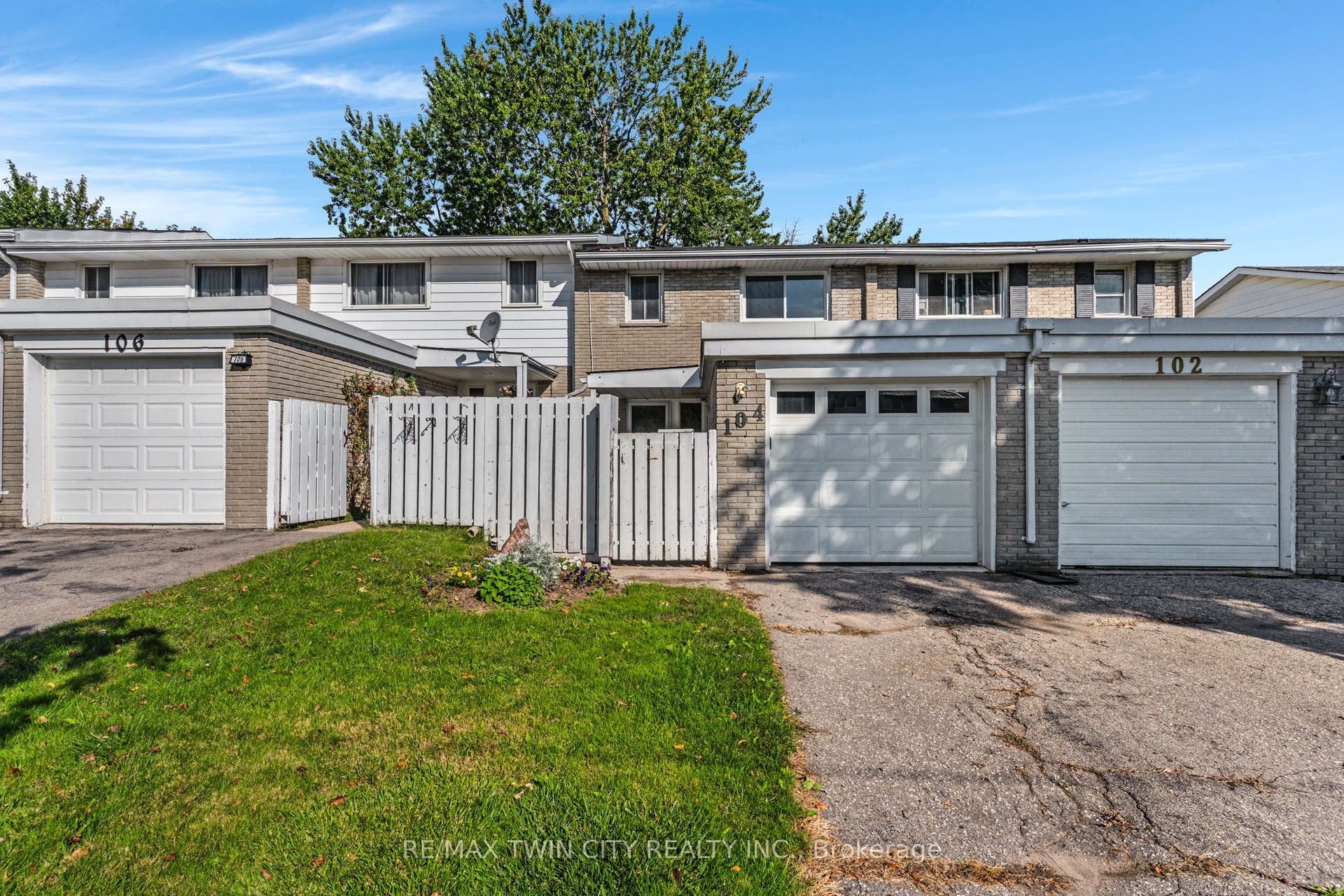 104 Ralgreen Crescent, Kitchener, Waterloo ON N2M 1T9 104 Ralgreen Crescent, Kitchener, Waterloo ON N2M 1T9