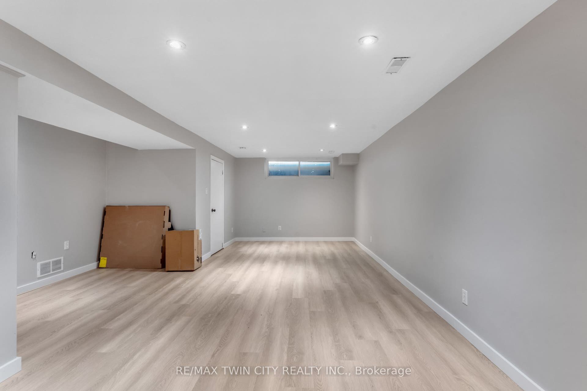 104 Ralgreen Crescent, Kitchener, Waterloo ON N2M 1T9 104 Ralgreen Crescent, Kitchener, Waterloo ON N2M 1T9
