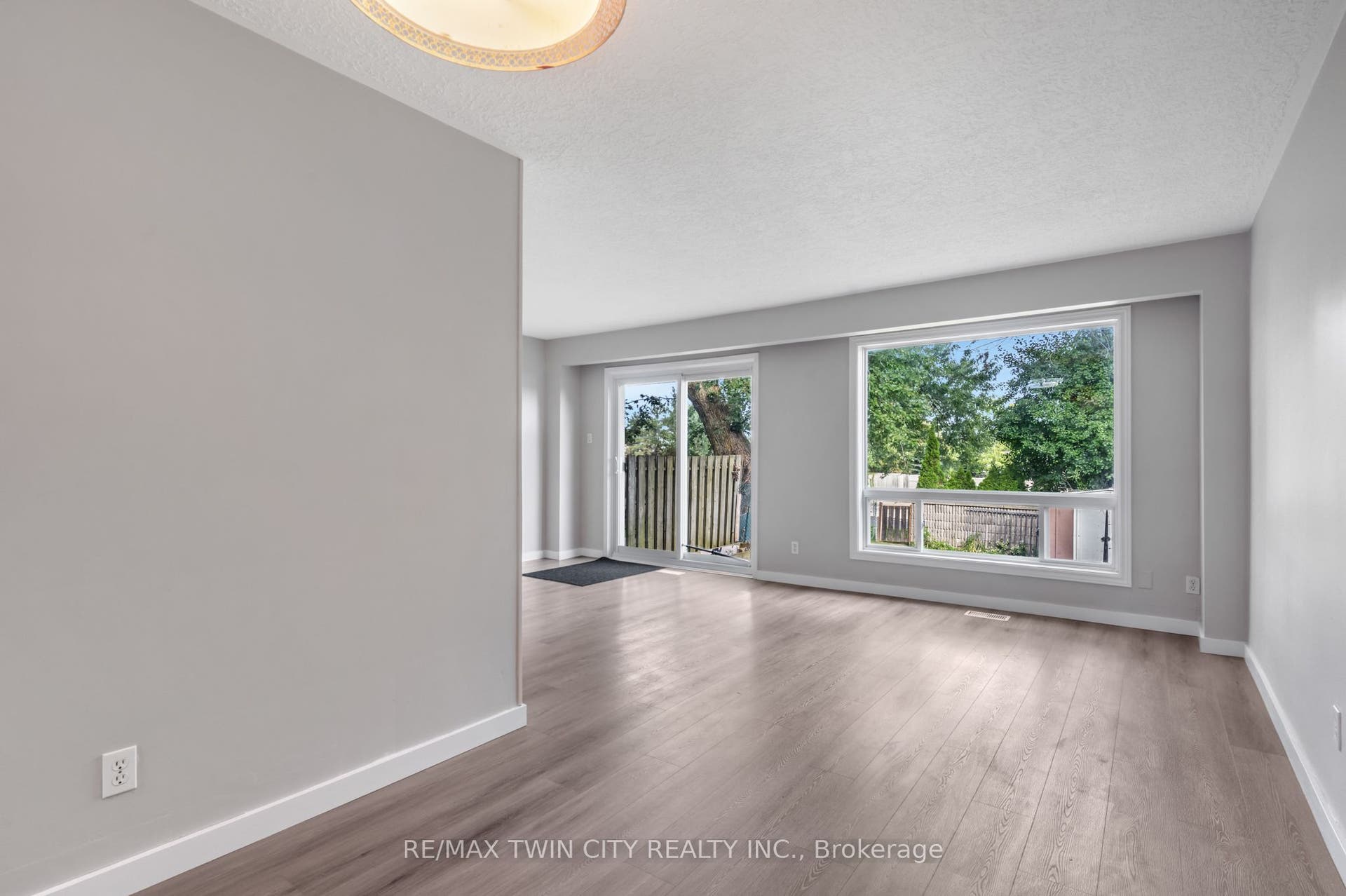 104 Ralgreen Crescent, Kitchener, Waterloo ON N2M 1T9 104 Ralgreen Crescent, Kitchener, Waterloo ON N2M 1T9