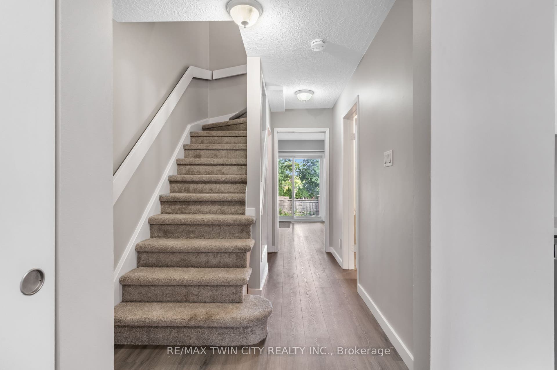 104 Ralgreen Crescent, Kitchener, Waterloo ON N2M 1T9 104 Ralgreen Crescent, Kitchener, Waterloo ON N2M 1T9