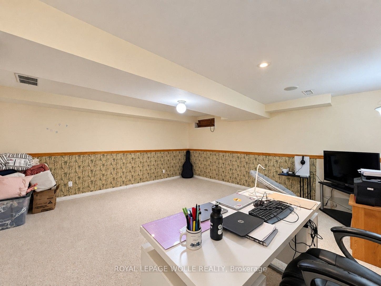 208 Activa Avenue, Kitchener, Waterloo ON N2E 3T8 208 Activa Avenue, Kitchener, Waterloo ON N2E 3T8
