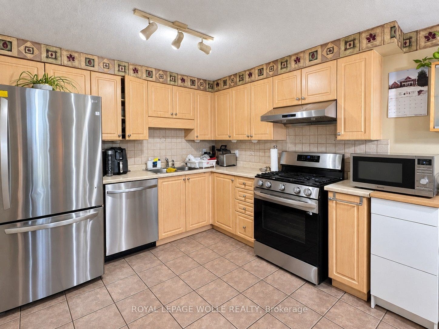 208 Activa Avenue, Kitchener, Waterloo ON N2E 3T8 208 Activa Avenue, Kitchener, Waterloo ON N2E 3T8