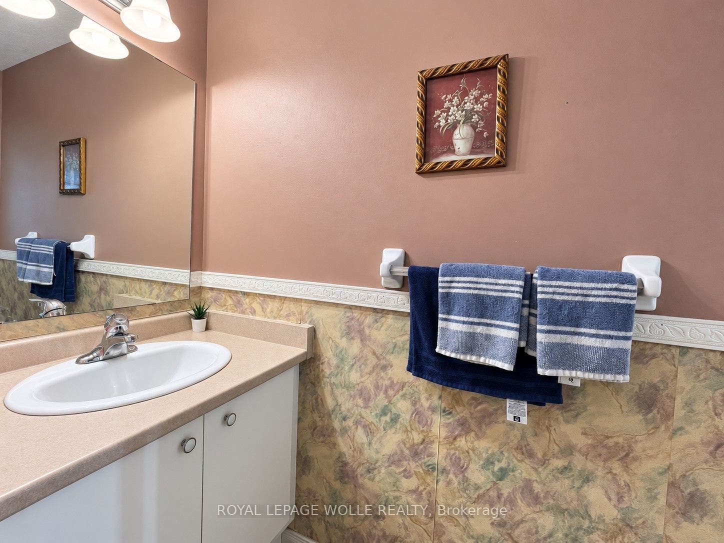 208 Activa Avenue, Kitchener, Waterloo ON N2E 3T8 208 Activa Avenue, Kitchener, Waterloo ON N2E 3T8