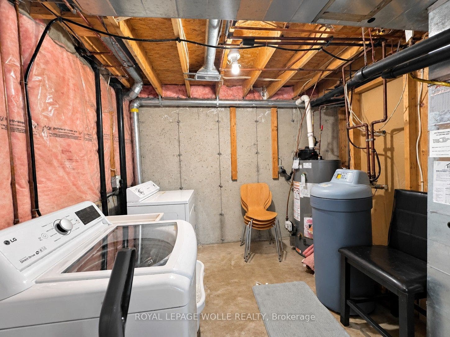 208 Activa Avenue, Kitchener, Waterloo ON N2E 3T8 208 Activa Avenue, Kitchener, Waterloo ON N2E 3T8
