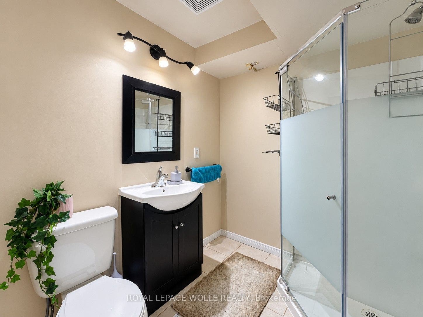 208 Activa Avenue, Kitchener, Waterloo ON N2E 3T8 208 Activa Avenue, Kitchener, Waterloo ON N2E 3T8