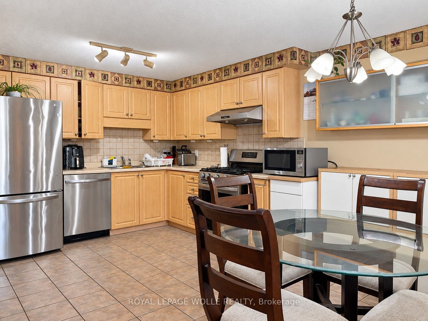208 Activa Avenue, Kitchener, Waterloo ON N2E 3T8 208 Activa Avenue, Kitchener, Waterloo ON N2E 3T8
