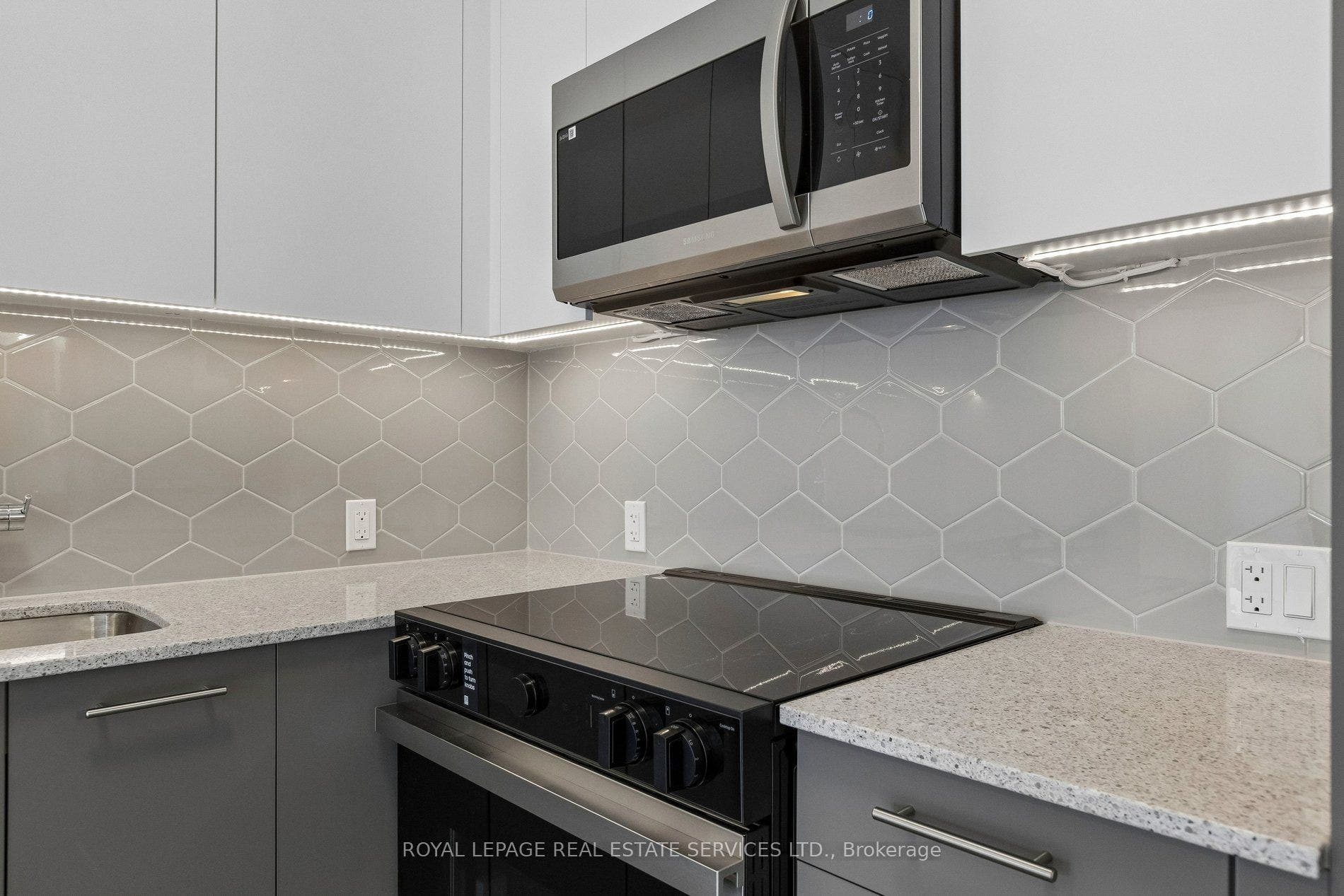 30 Francis Street S, #909, Kitchener, Waterloo ON N2G 0H1 Backsplash
