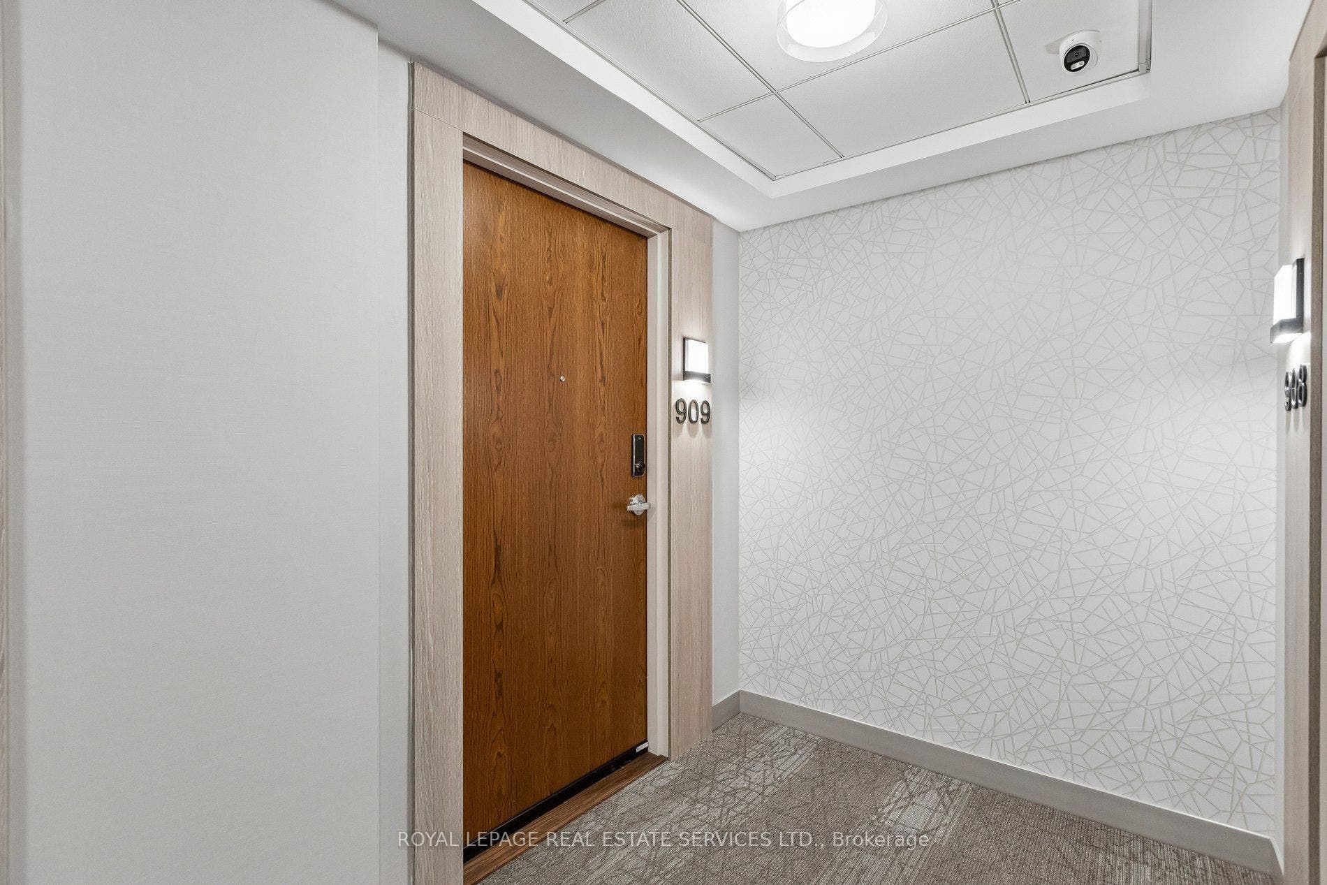 30 Francis Street S, #909, Kitchener, Waterloo ON N2G 0H1 Welcome Home!