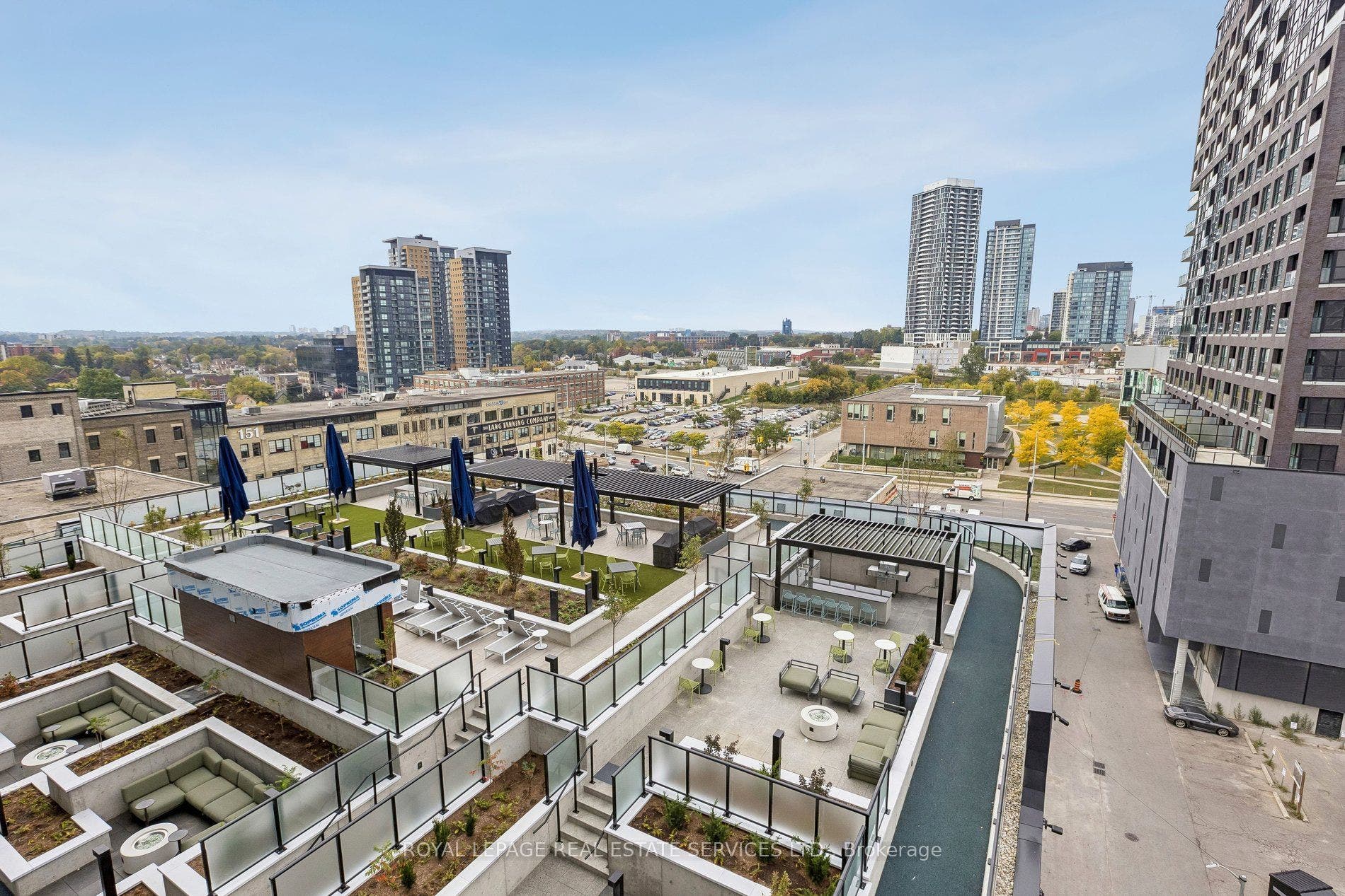 30 Francis Street S, #909, Kitchener, Waterloo ON N2G 0H1 Roof Top Amenities View