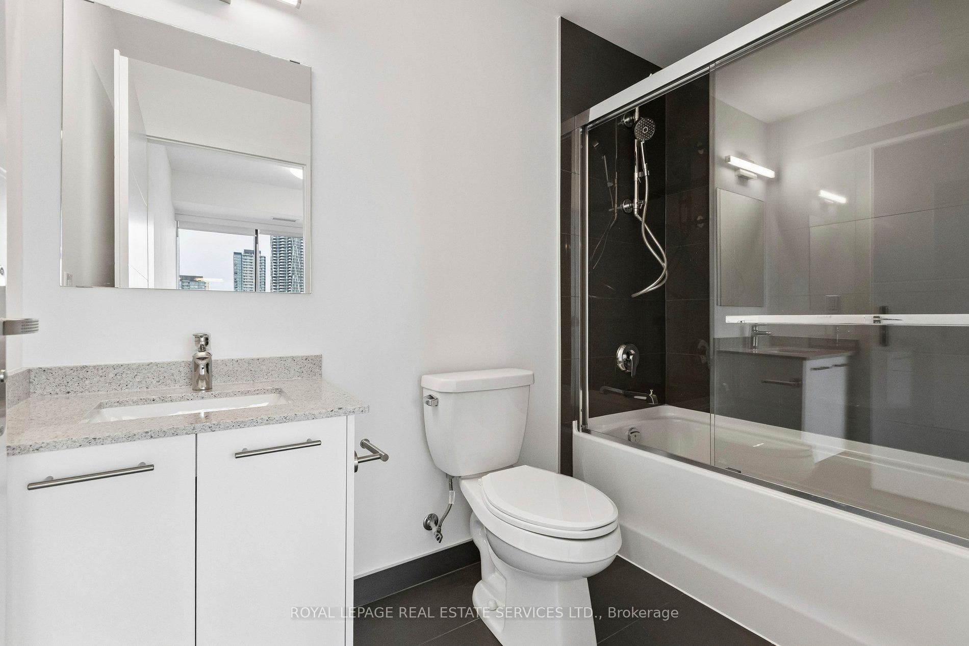 30 Francis Street S, #909, Kitchener, Waterloo ON N2G 0H1 Ensuite Bath
