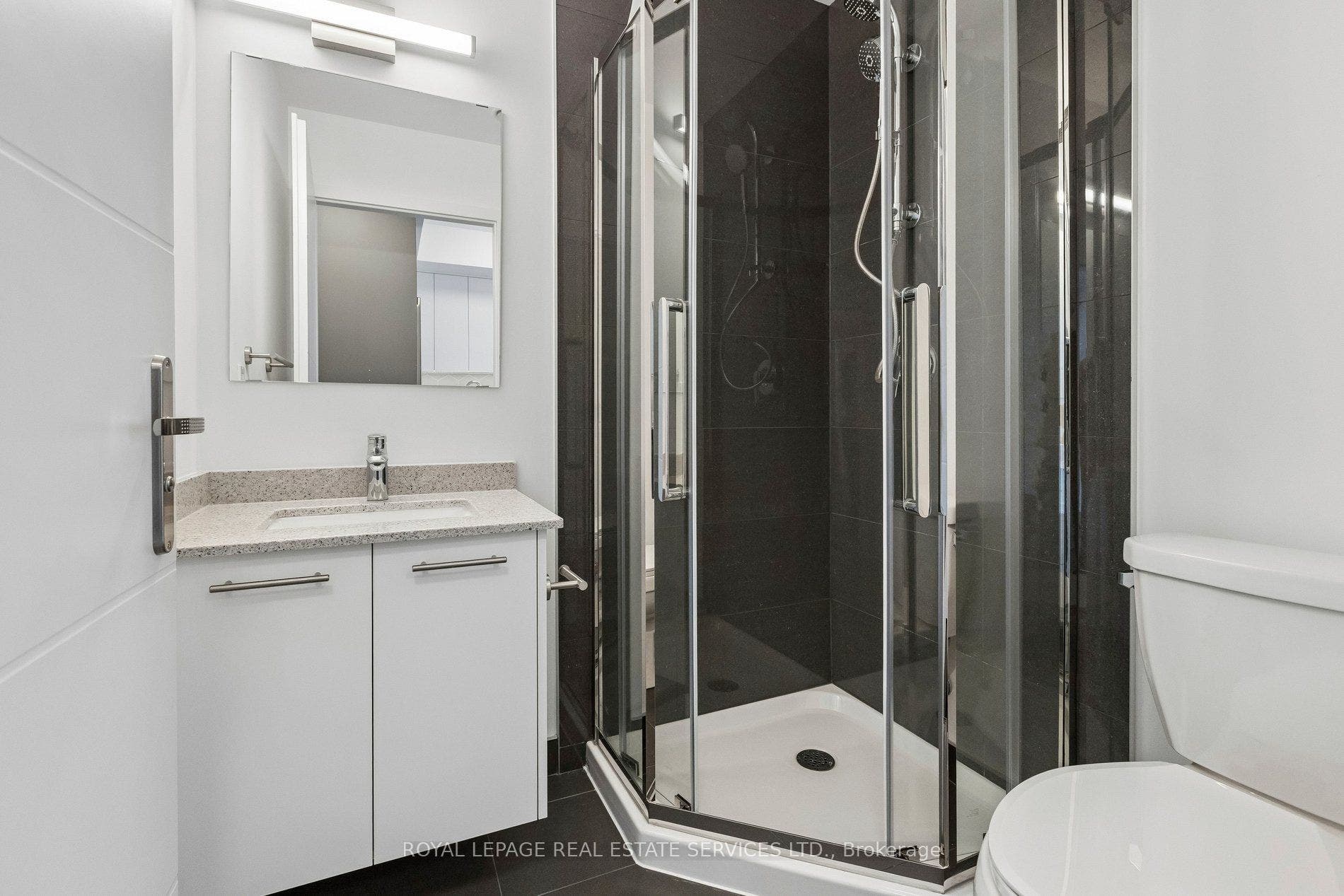 30 Francis Street S, #909, Kitchener, Waterloo ON N2G 0H1 2nd Bath Outside 2nd Bedroom