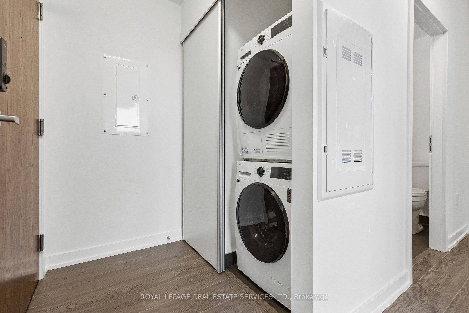 30 Francis Street S, #909, Kitchener, Waterloo ON N2G 0H1 Insuite Washer & Dryer