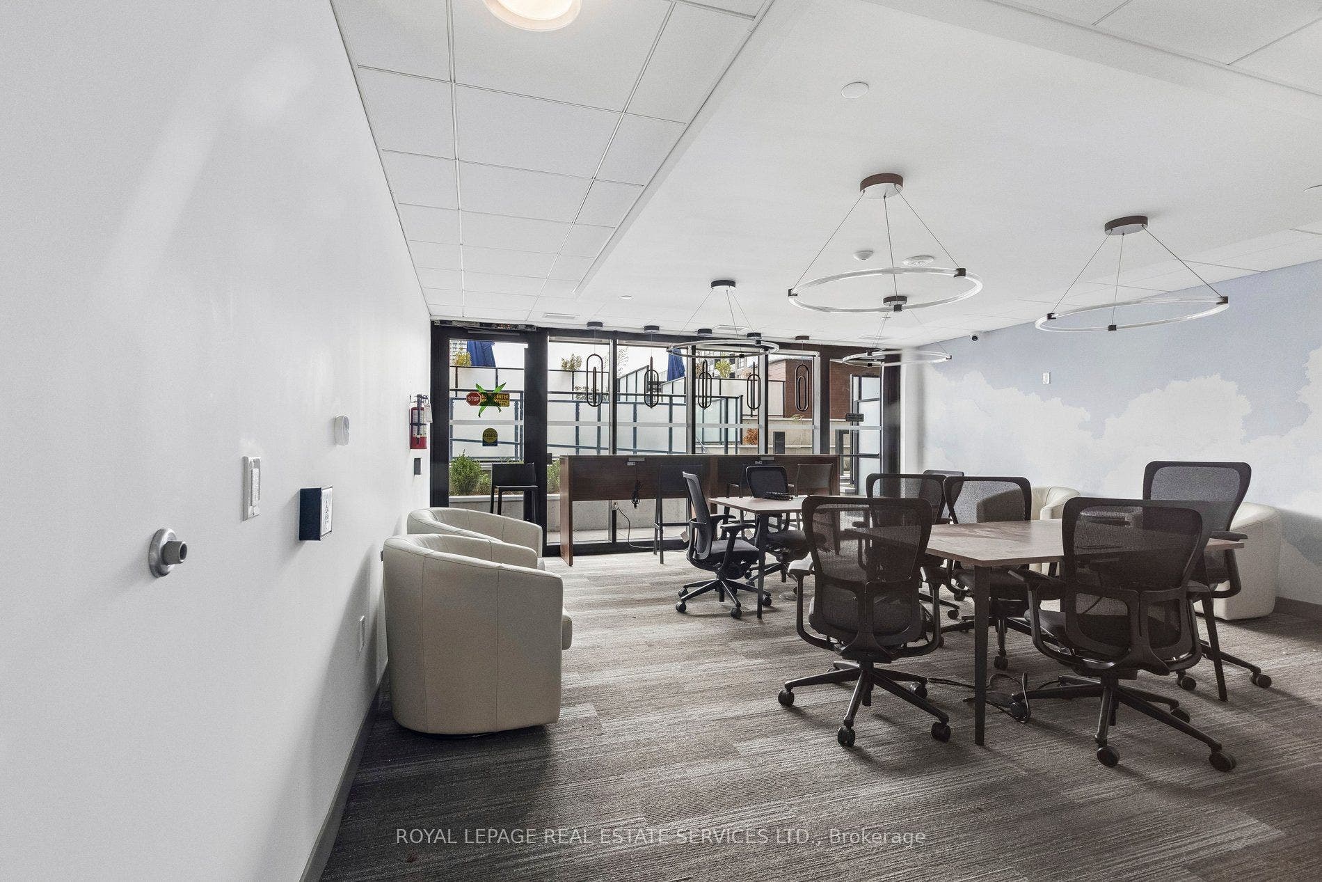 30 Francis Street S, #909, Kitchener, Waterloo ON N2G 0H1 Business Centre