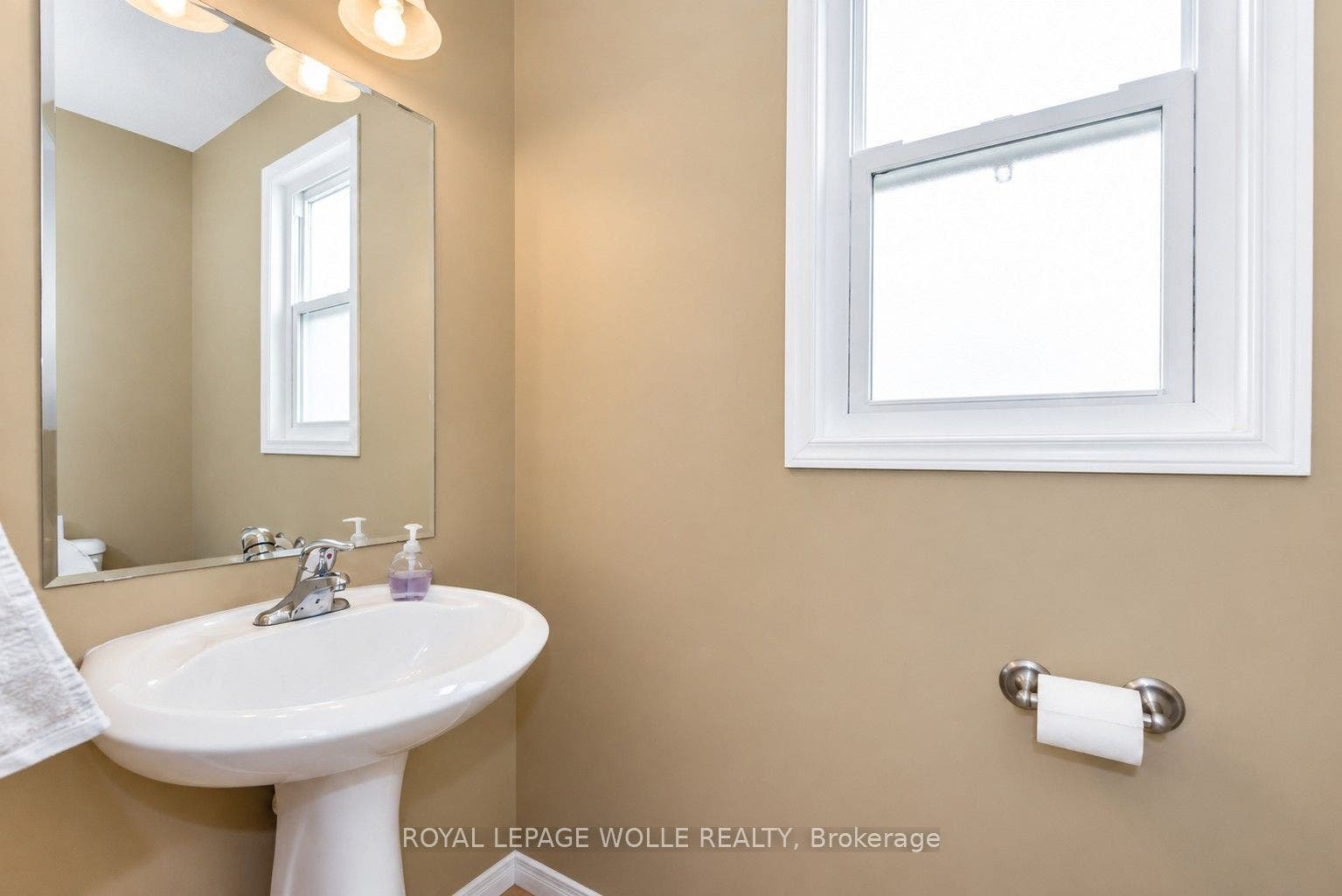 16 Frankfurt Street, Kitchener, Waterloo ON N2R 1T5 16 Frankfurt Street, Kitchener, Waterloo ON N2R 1T5