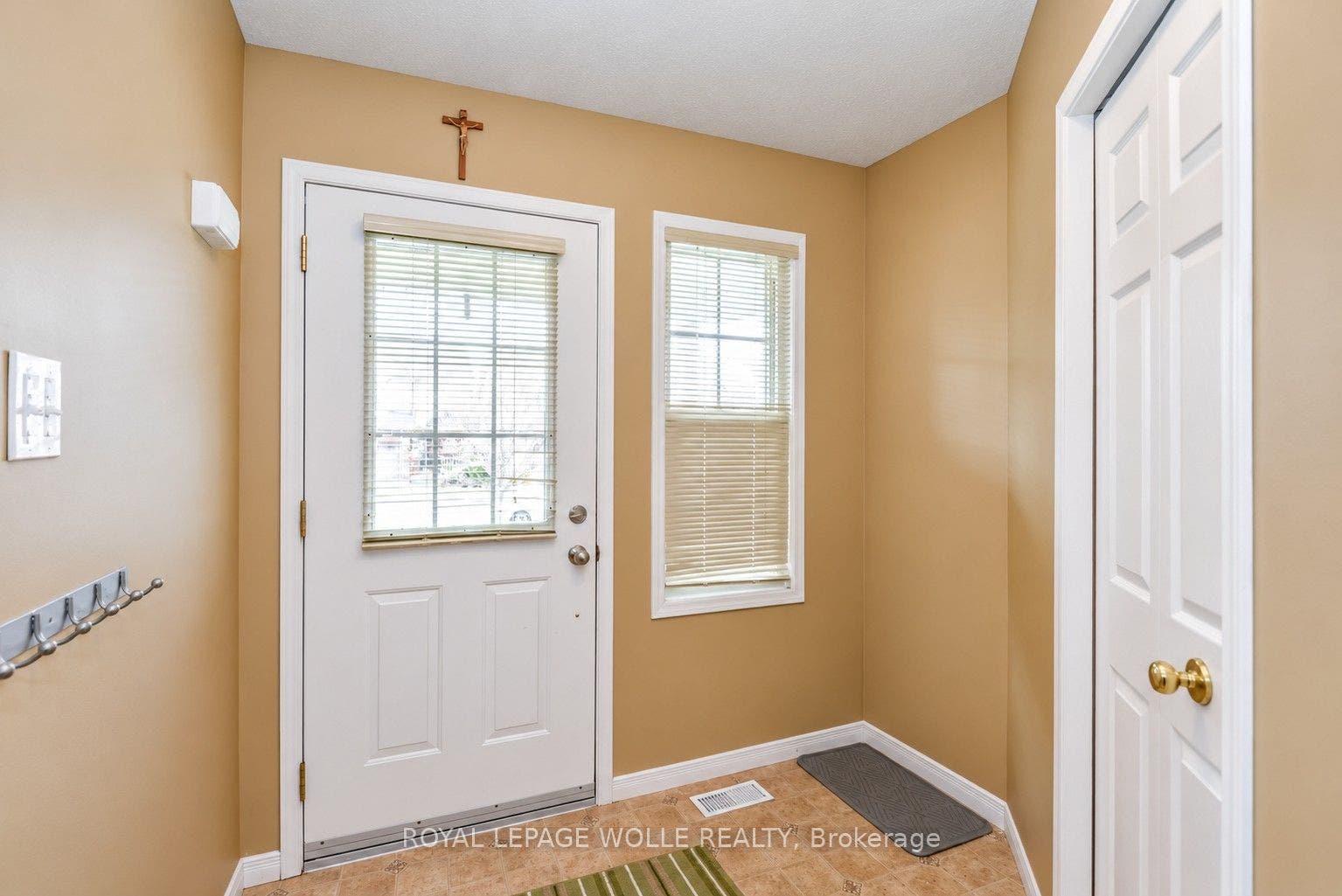 16 Frankfurt Street, Kitchener, Waterloo ON N2R 1T5 16 Frankfurt Street, Kitchener, Waterloo ON N2R 1T5