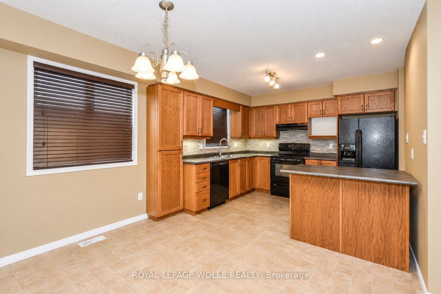 16 Frankfurt Street, Kitchener, Waterloo ON N2R 1T5 16 Frankfurt Street, Kitchener, Waterloo ON N2R 1T5