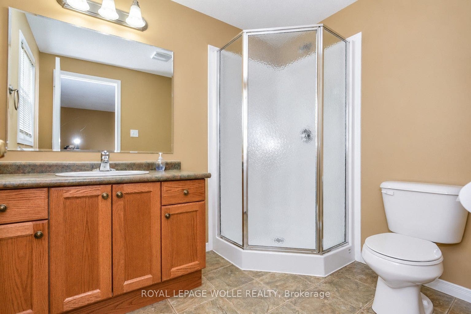 16 Frankfurt Street, Kitchener, Waterloo ON N2R 1T5 16 Frankfurt Street, Kitchener, Waterloo ON N2R 1T5