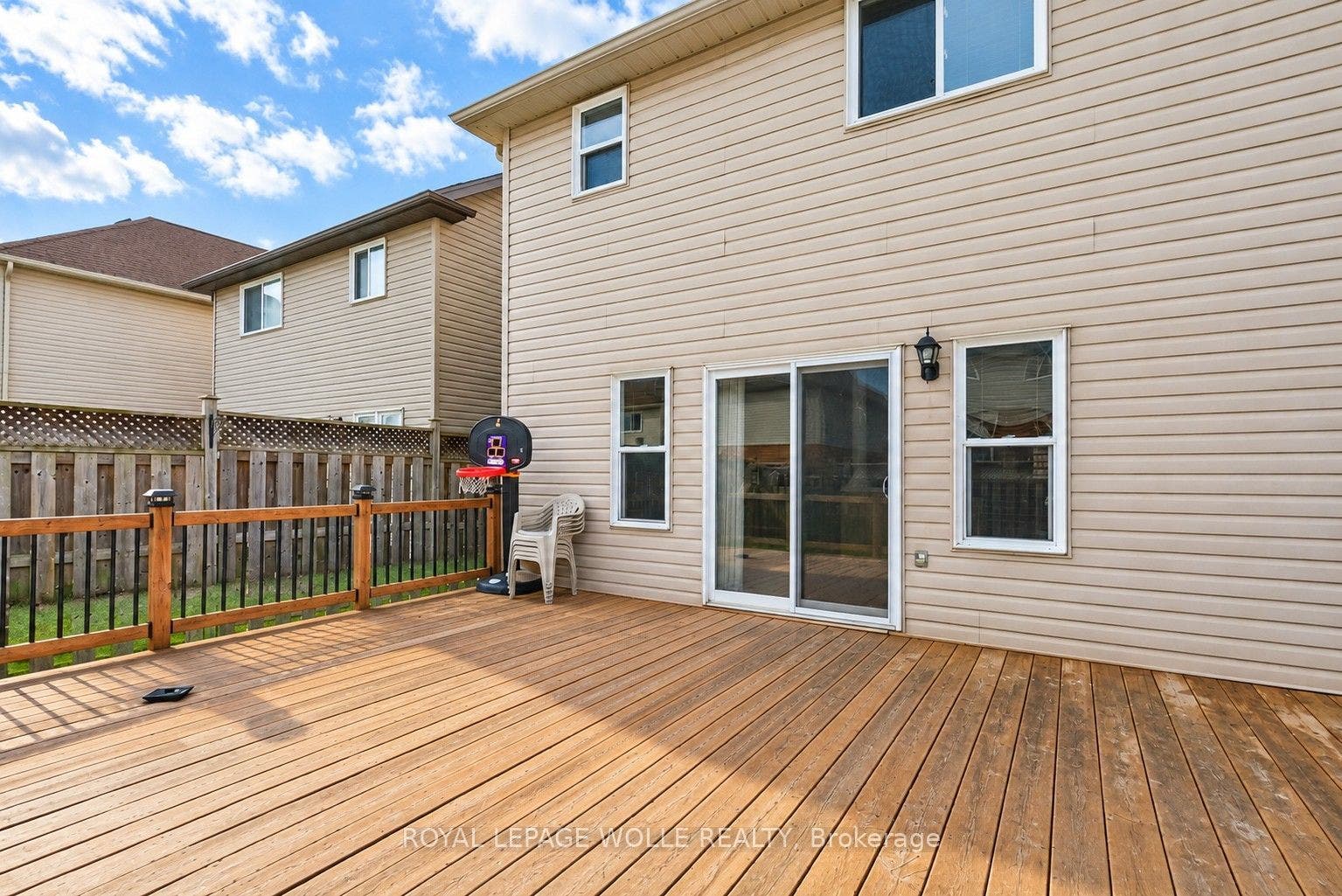 16 Frankfurt Street, Kitchener, Waterloo ON N2R 1T5 16 Frankfurt Street, Kitchener, Waterloo ON N2R 1T5