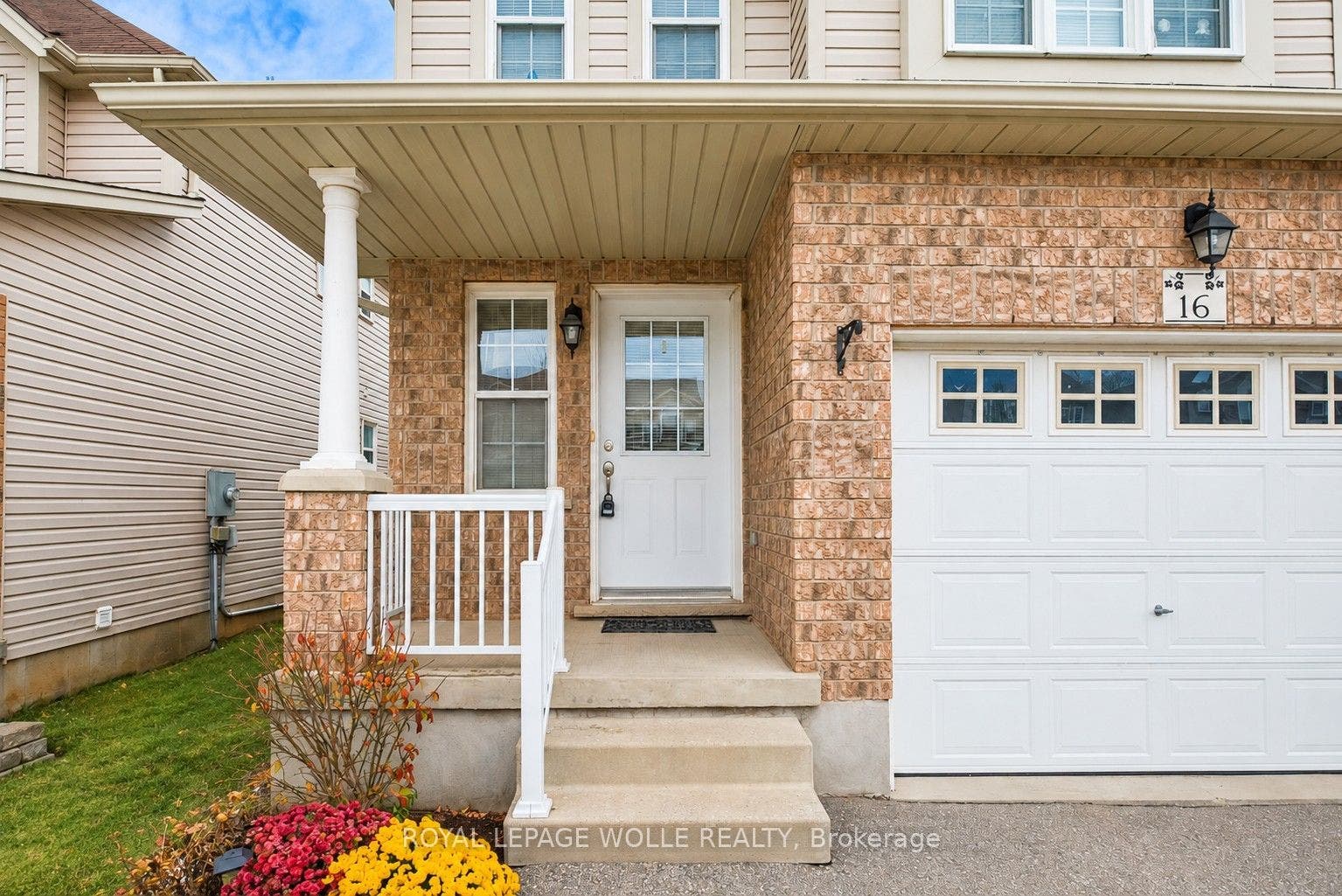 16 Frankfurt Street, Kitchener, Waterloo ON N2R 1T5 16 Frankfurt Street, Kitchener, Waterloo ON N2R 1T5