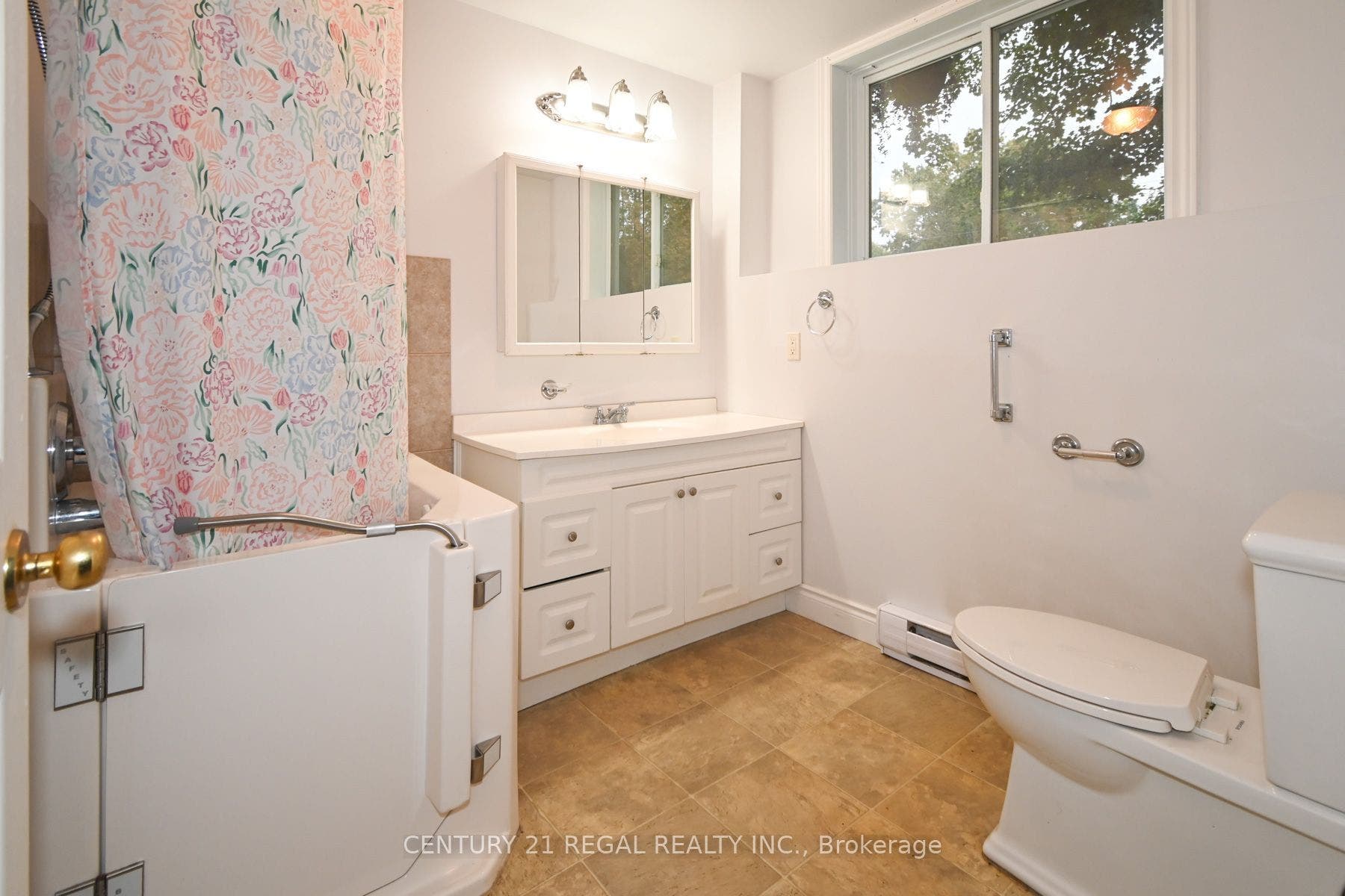 65 Cameron Street, Marmora And Lake, Hastings ON K0K 2M0 4-Pc Ens. Bath (W/I Bathtub/Jacuzzi Shower Combo)