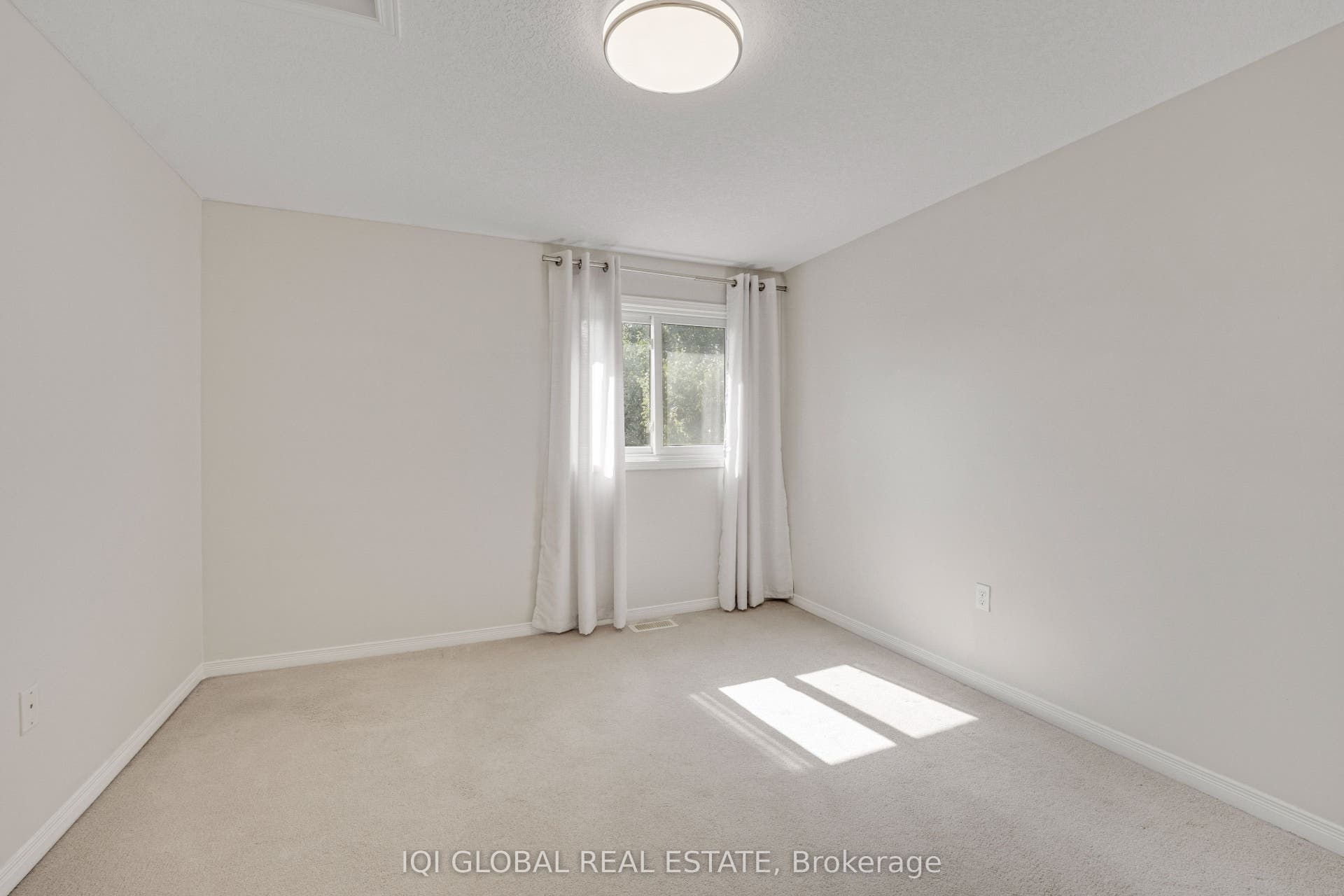 565 Wild Iris Avenue, Waterloo, Waterloo ON N2V 2X5 565 Wild Iris Avenue, Waterloo, Waterloo ON N2V 2X5
