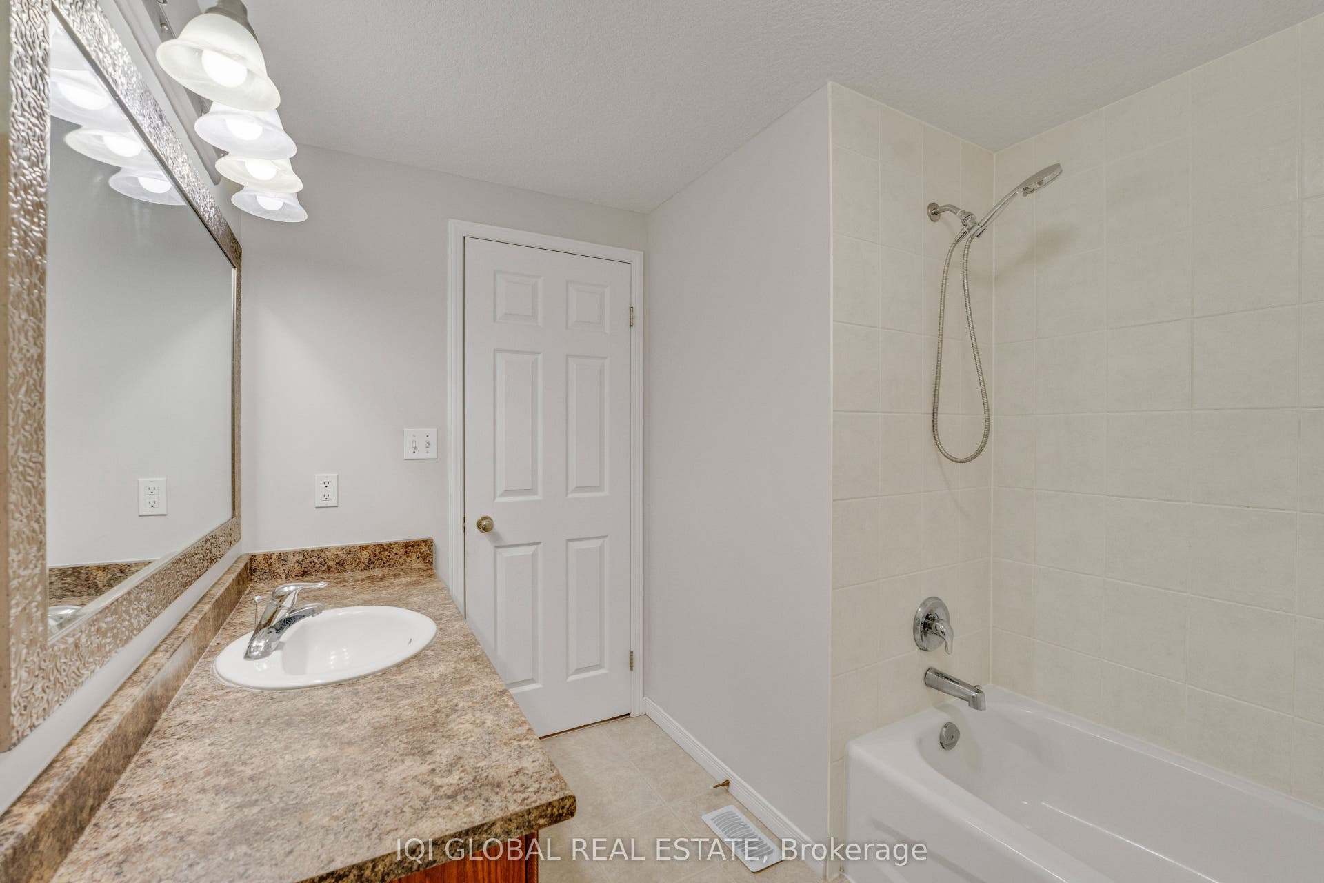565 Wild Iris Avenue, Waterloo, Waterloo ON N2V 2X5 565 Wild Iris Avenue, Waterloo, Waterloo ON N2V 2X5