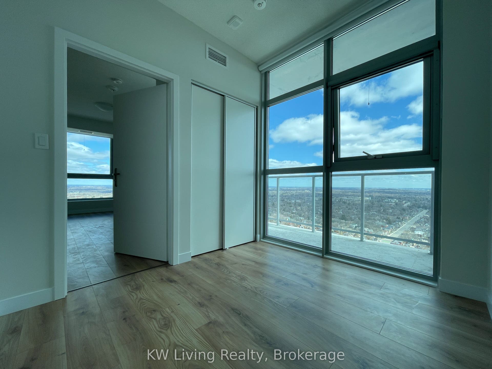 60 Frederick Street, #3202, Kitchener, Waterloo ON N2H 0C7 60 Frederick Street, #3202, Kitchener, Waterloo ON N2H 0C7